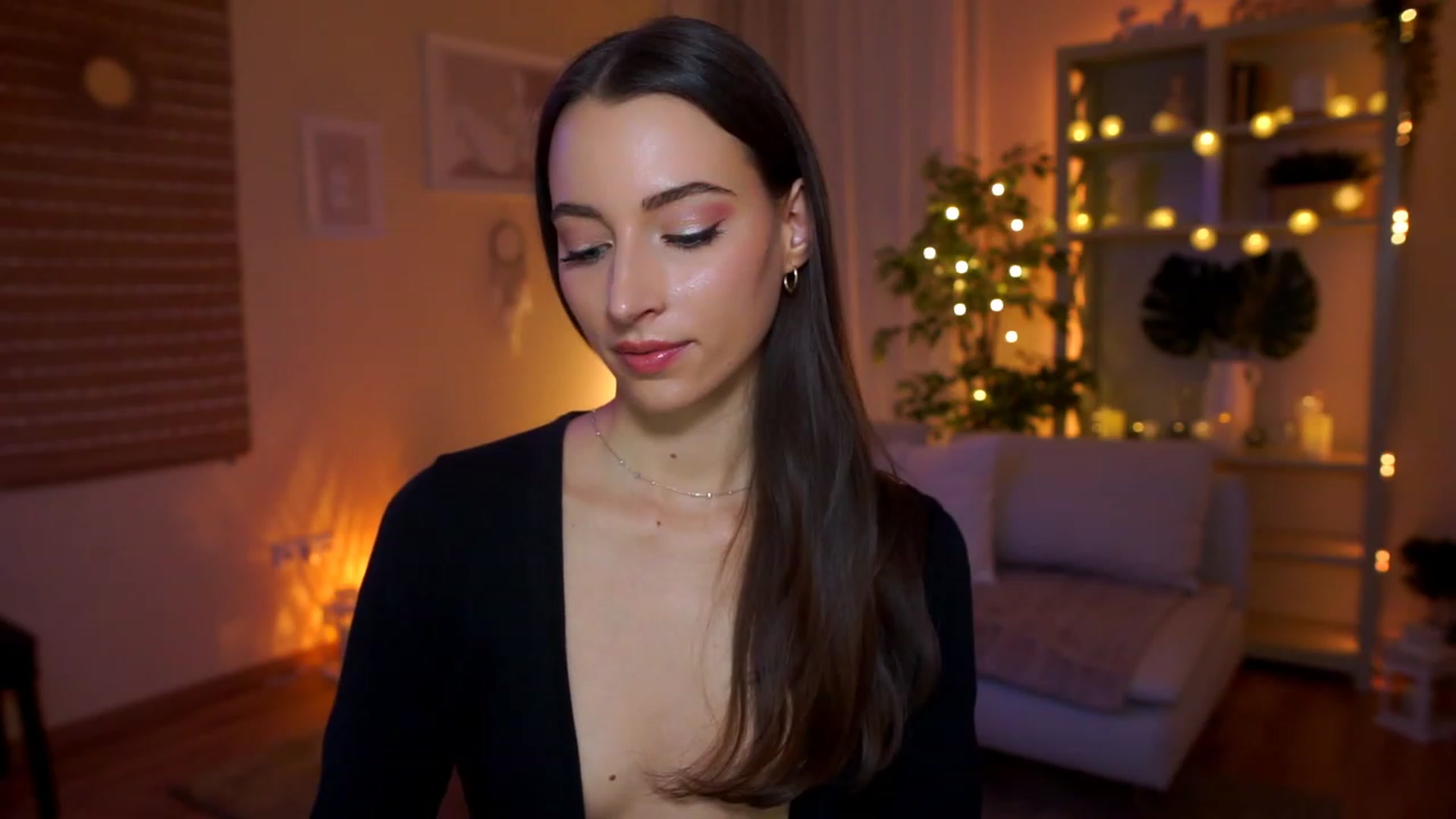 Gallery image thumbnail from Emily_grey69's myfreecams stream on, 04/05/2023, 18:47 image 17 of 20