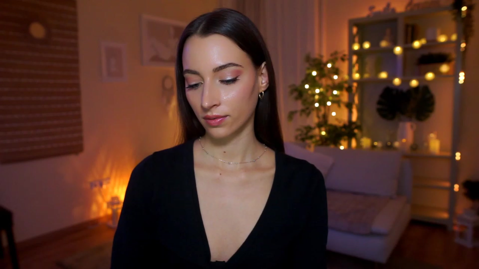 Gallery image thumbnail from Emily_grey69's myfreecams stream on, 04/05/2023, 22:01 image 3 of 20