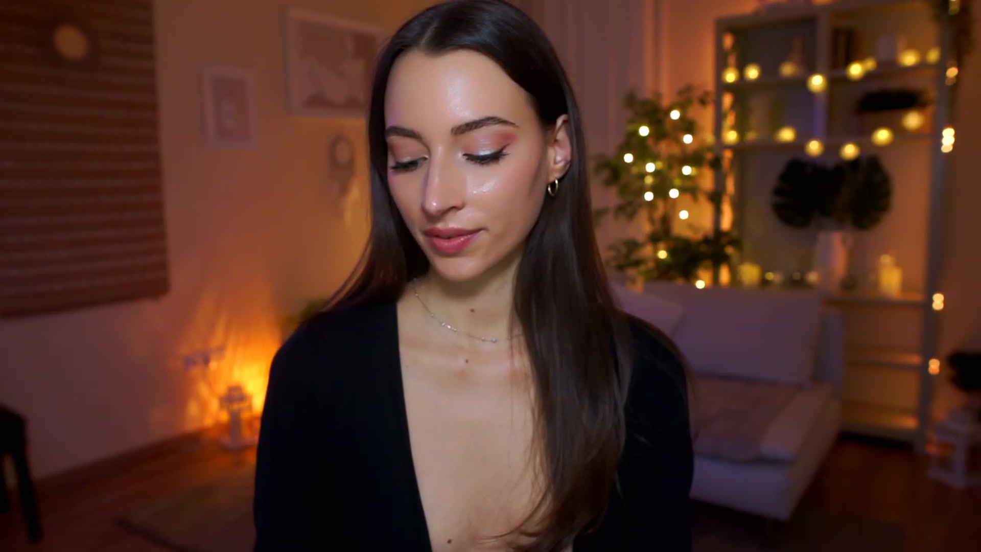 Gallery image thumbnail from Emily_grey69's myfreecams stream on, 04/05/2023, 22:01 image 17 of 20