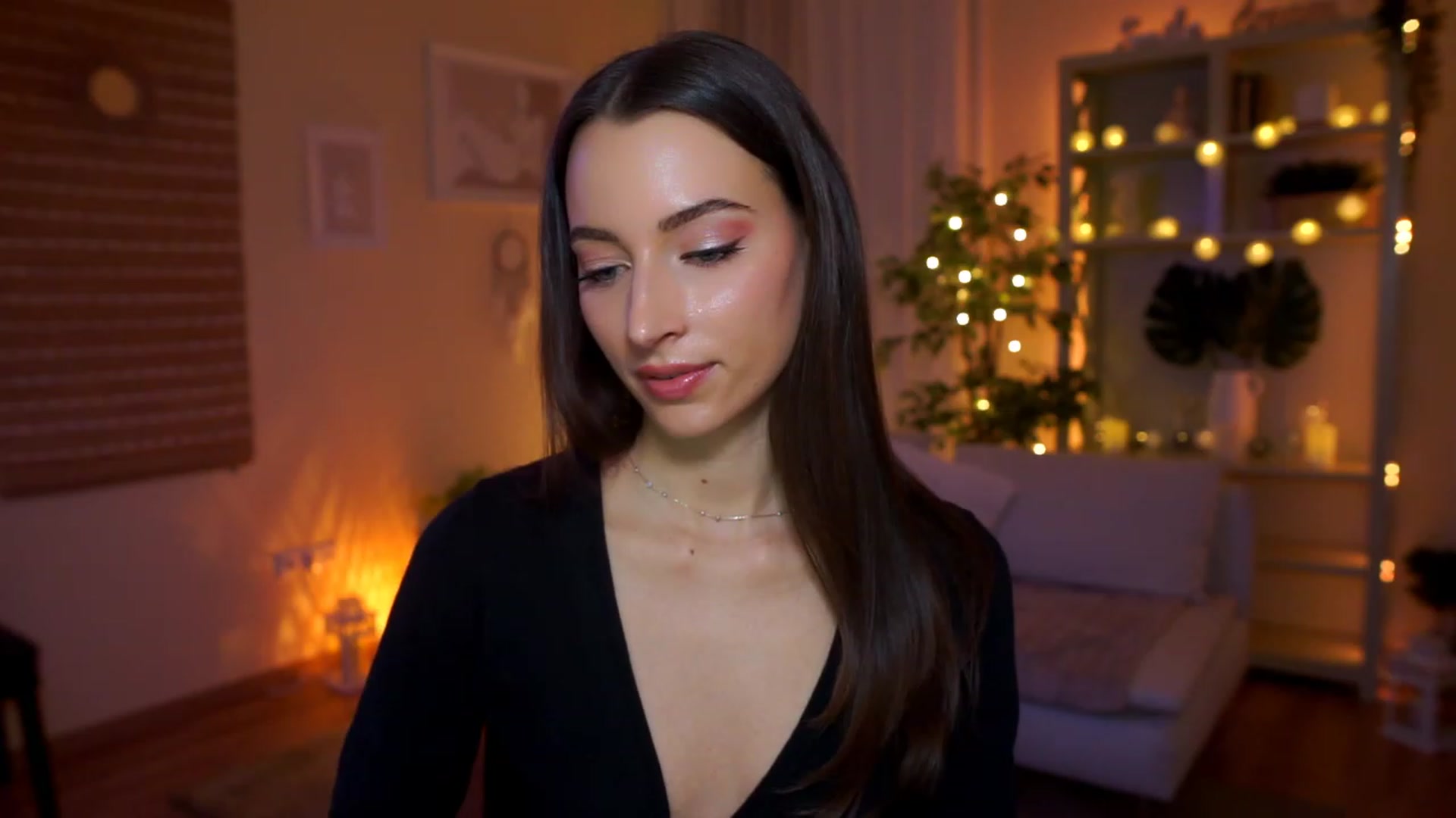 Gallery image thumbnail from Emily_grey69's myfreecams stream on, 04/05/2023, 22:01 image 9 of 20