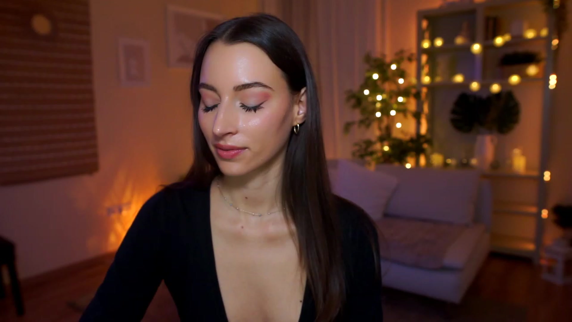 Gallery image thumbnail from Emily_grey69's myfreecams stream on, 04/05/2023, 22:01 image 19 of 20