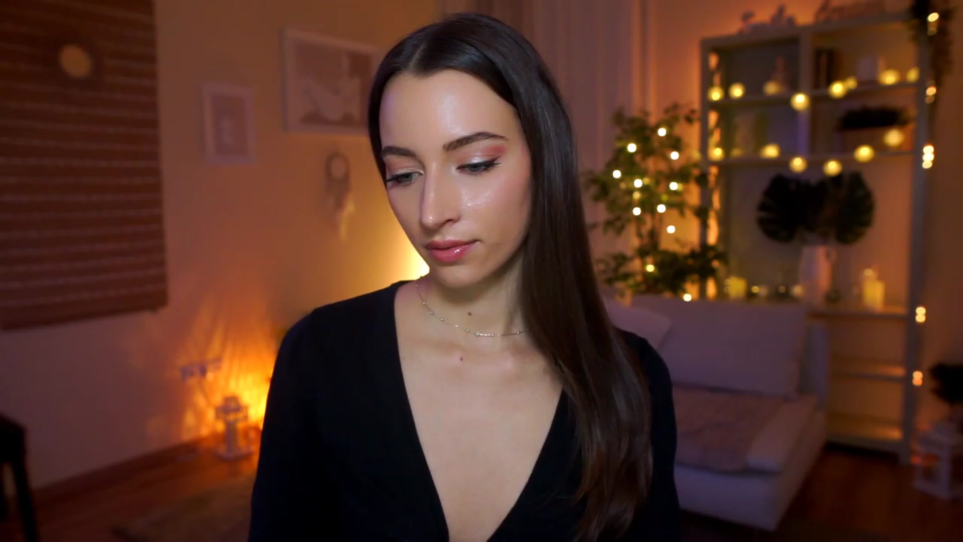 Gallery image thumbnail from Emily_grey69's myfreecams stream on, 04/05/2023, 22:01 image 10 of 20