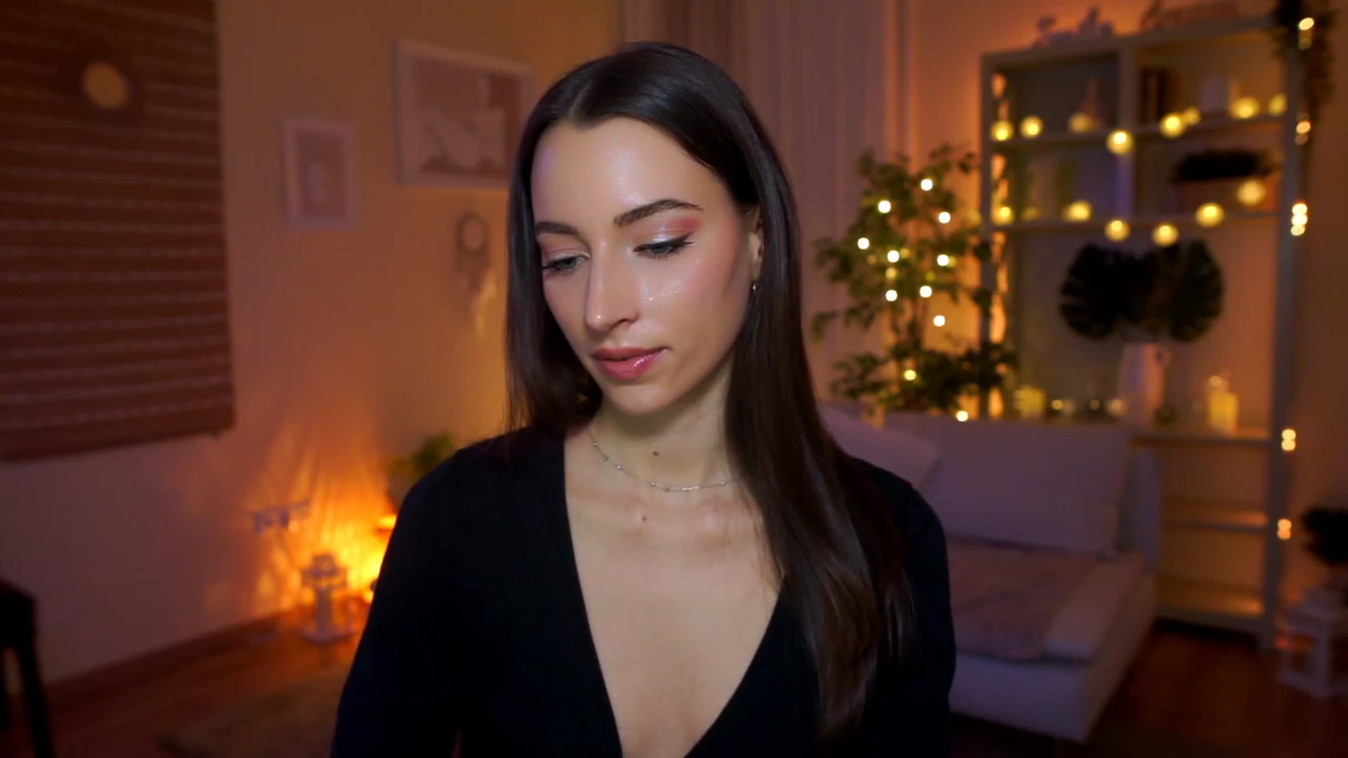 Gallery image thumbnail from Emily_grey69's myfreecams stream on, 04/05/2023, 22:01 image 8 of 20