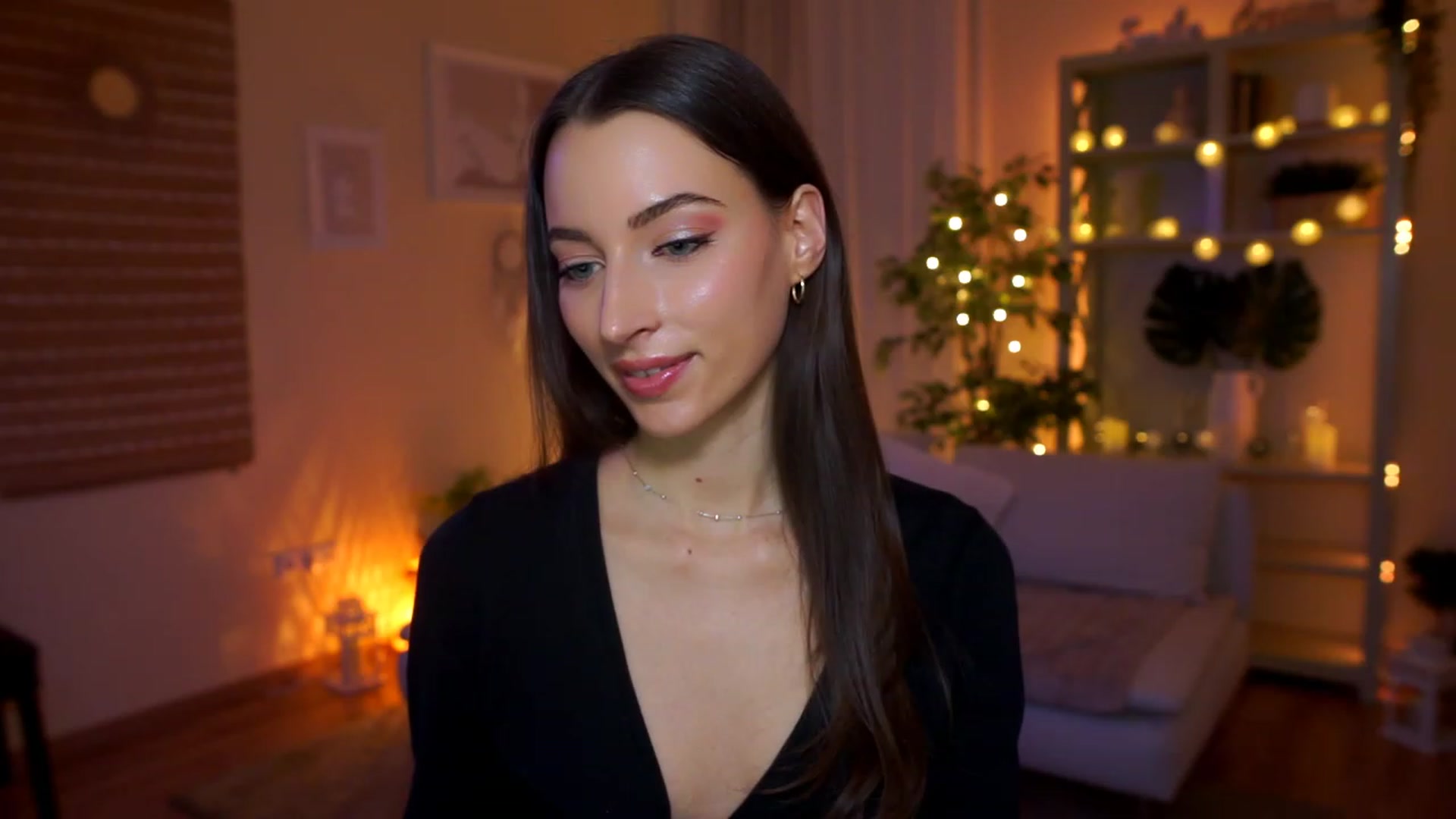 Gallery image thumbnail from Emily_grey69's myfreecams stream on, 04/05/2023, 22:01 image 7 of 20