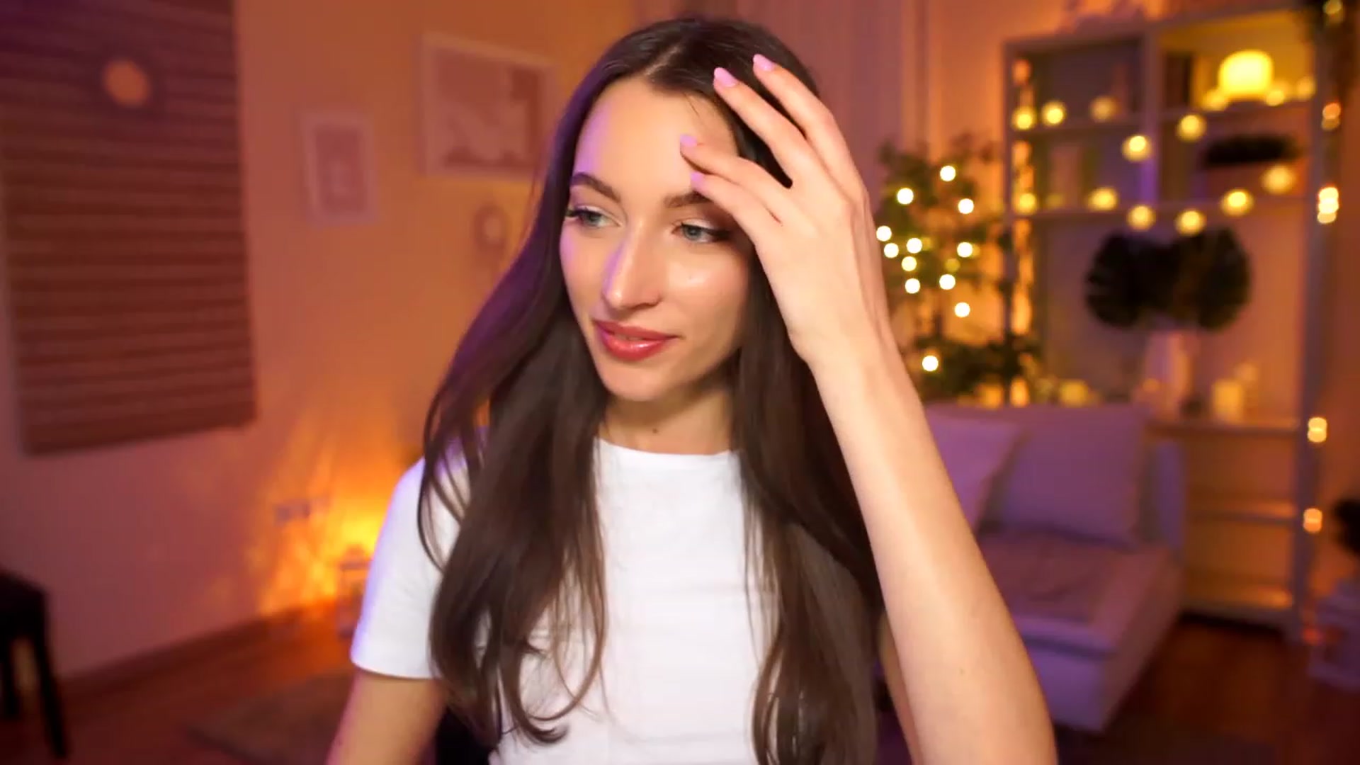 Gallery image thumbnail from Emily_grey69's myfreecams stream on, 04/08/2023, 17:28 image 11 of 20