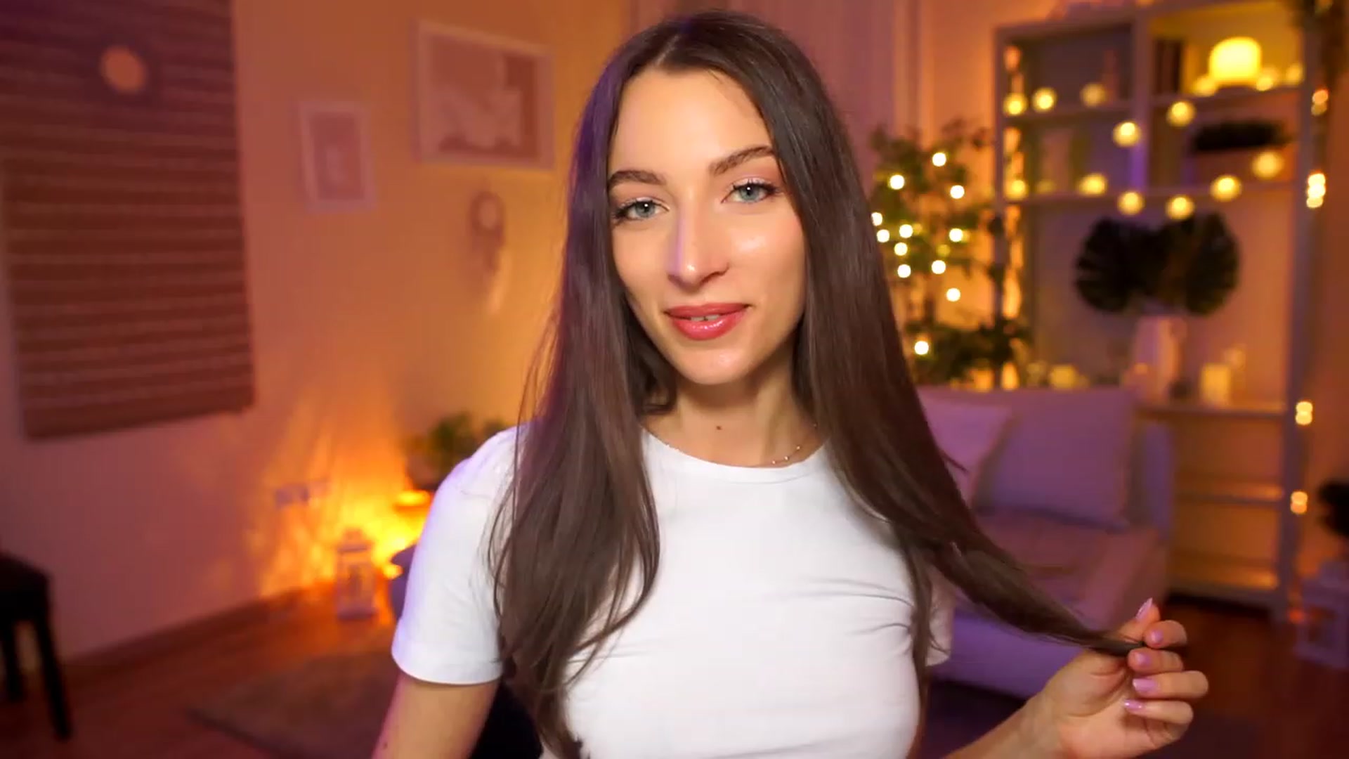 Gallery image thumbnail from Emily_grey69's myfreecams stream on, 04/08/2023, 17:28 image 17 of 20
