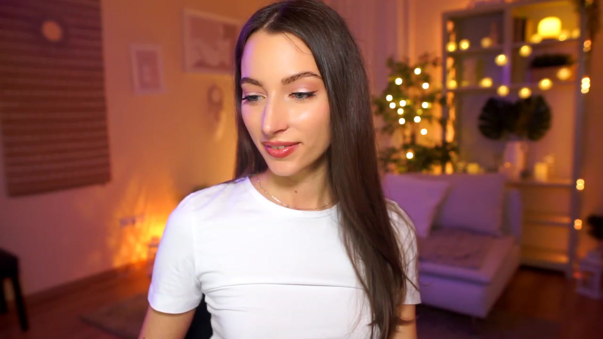 Gallery image thumbnail from Emily_grey69's myfreecams stream on, 04/08/2023, 17:28 image 7 of 20