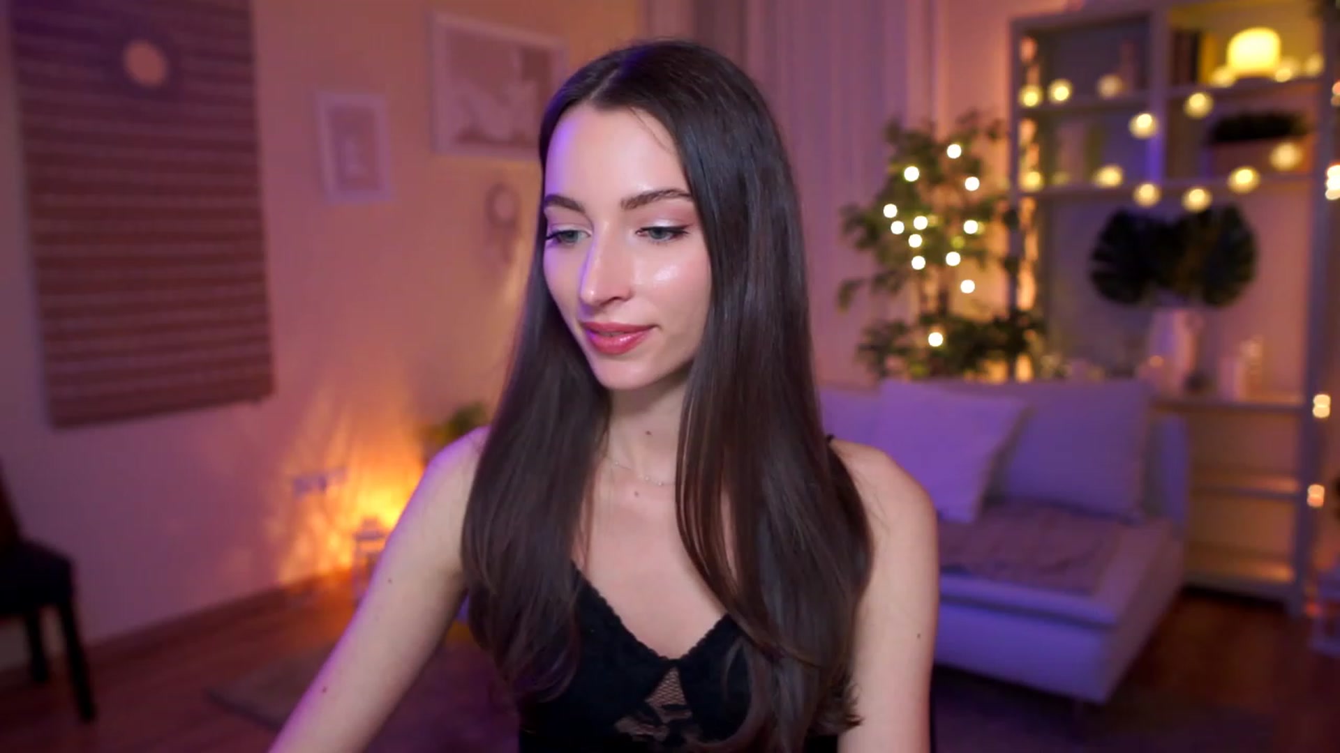 Gallery image thumbnail from Emily_grey69's myfreecams stream on, 04/08/2023, 19:01 image 7 of 20
