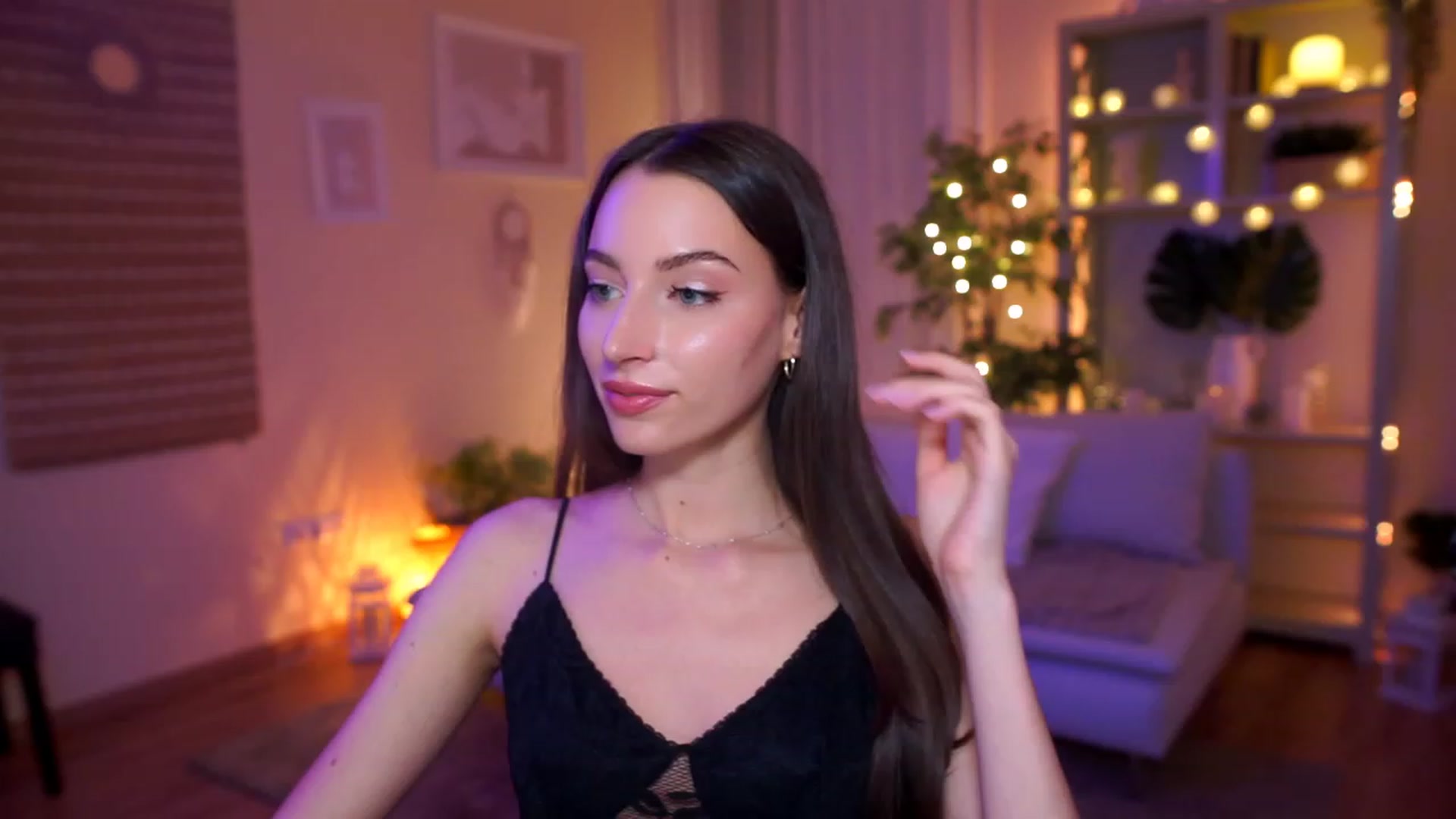 Gallery image thumbnail from Emily_grey69's myfreecams stream on, 04/08/2023, 19:30 image 4 of 20