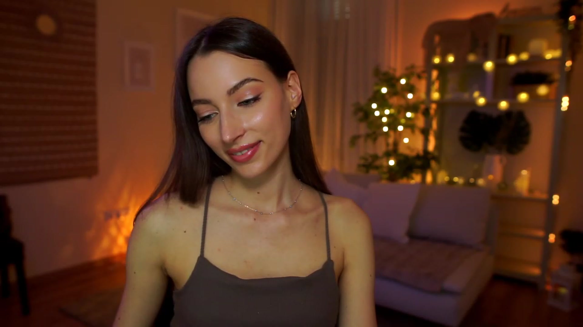 Gallery image thumbnail from Emily_grey69's myfreecams stream on, 04/12/2023, 16:47 image 15 of 20