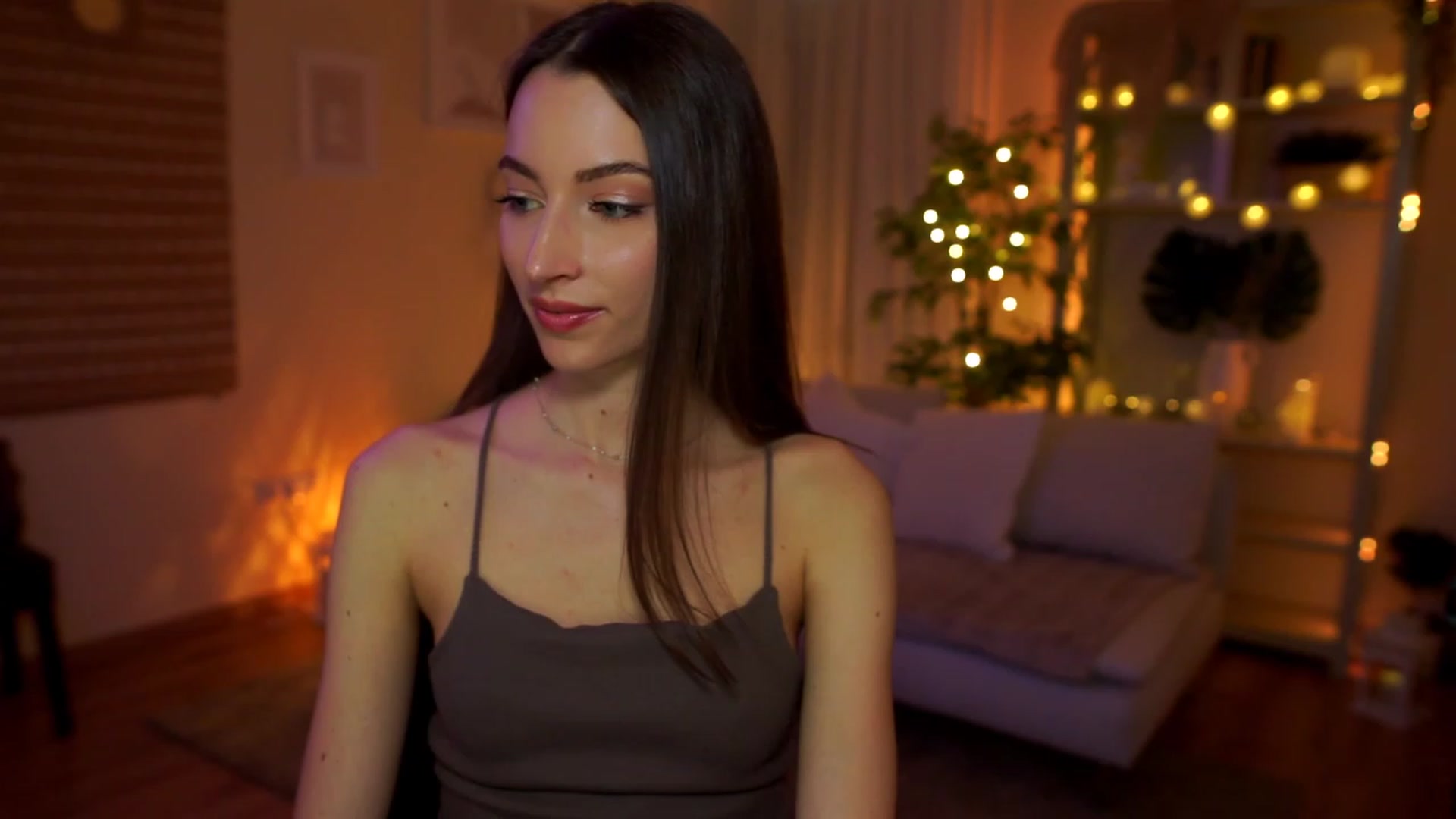 Gallery image thumbnail from Emily_grey69's myfreecams stream on, 04/12/2023, 16:47 image 5 of 20