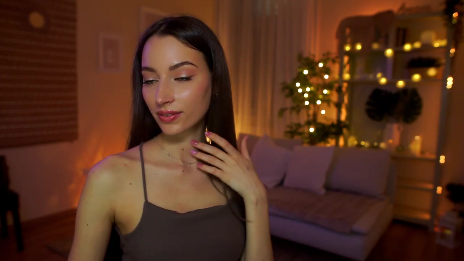 Gallery image thumbnail from Emily_grey69's myfreecams stream on, 04/12/2023, 16:47 image 19 of 20