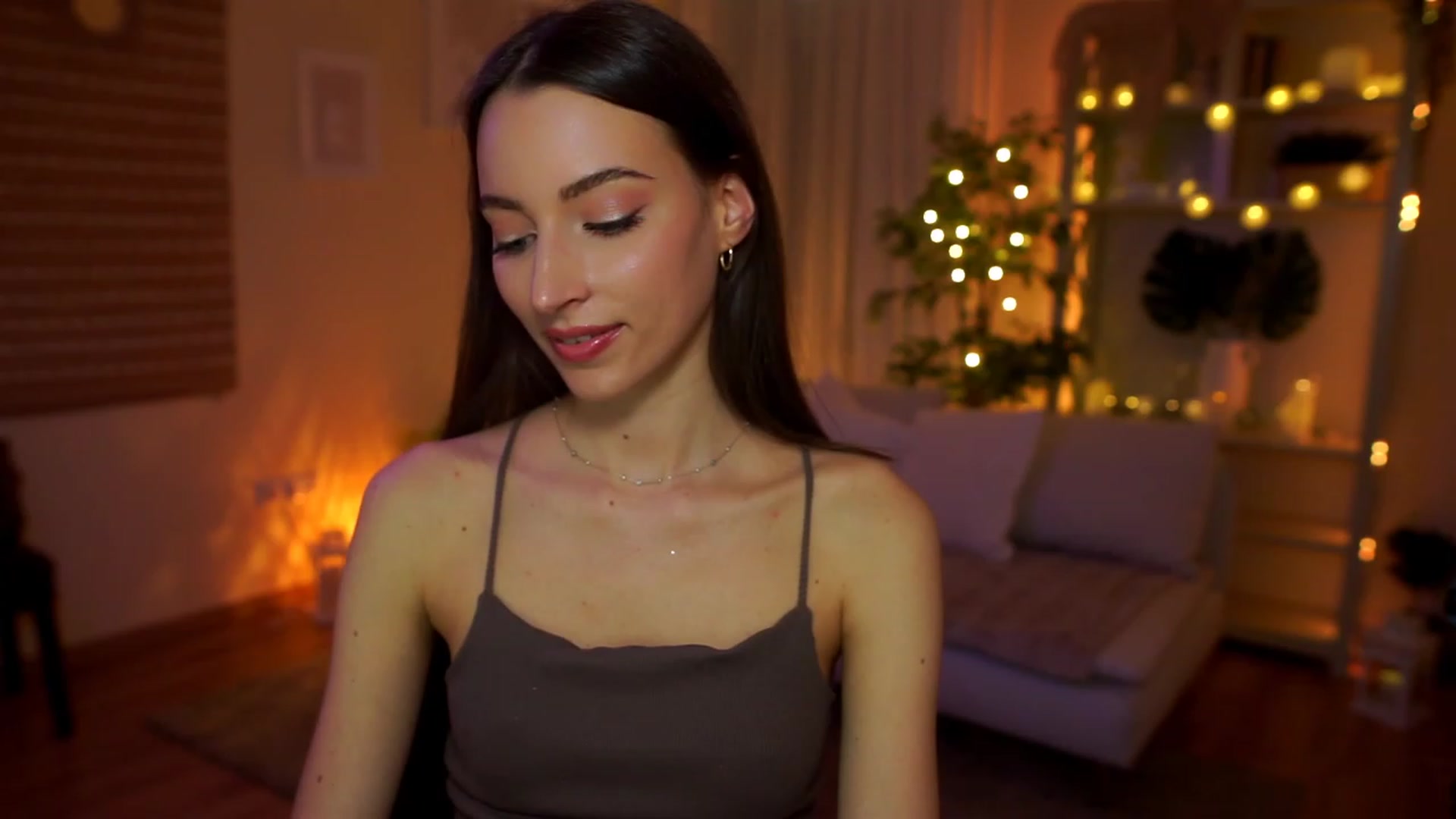Gallery image thumbnail from Emily_grey69's myfreecams stream on, 04/12/2023, 16:47 image 6 of 20
