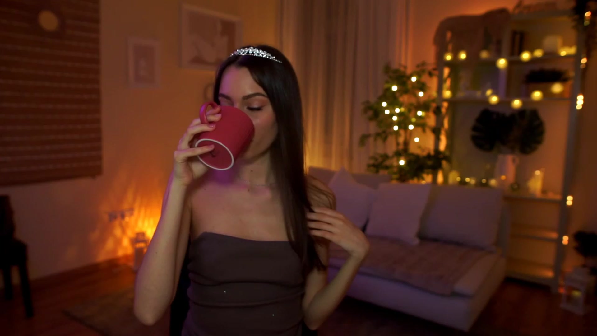 Gallery image thumbnail from Emily_grey69's myfreecams stream on, 04/12/2023, 17:48 image 18 of 20