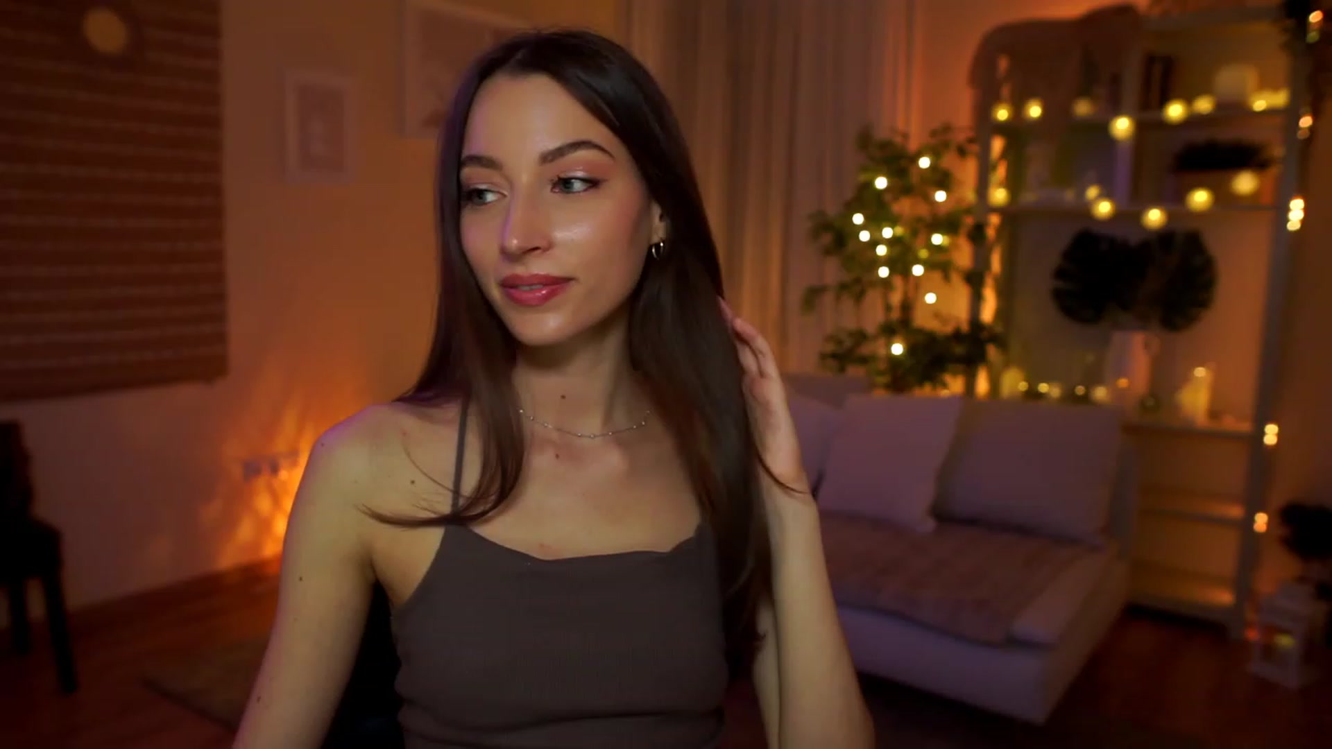Gallery image thumbnail from Emily_grey69's myfreecams stream on, 04/12/2023, 17:48 image 5 of 20