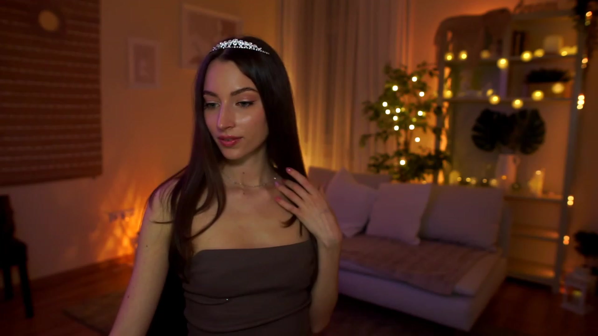 Gallery image thumbnail from Emily_grey69's myfreecams stream on, 04/12/2023, 17:48 image 16 of 20