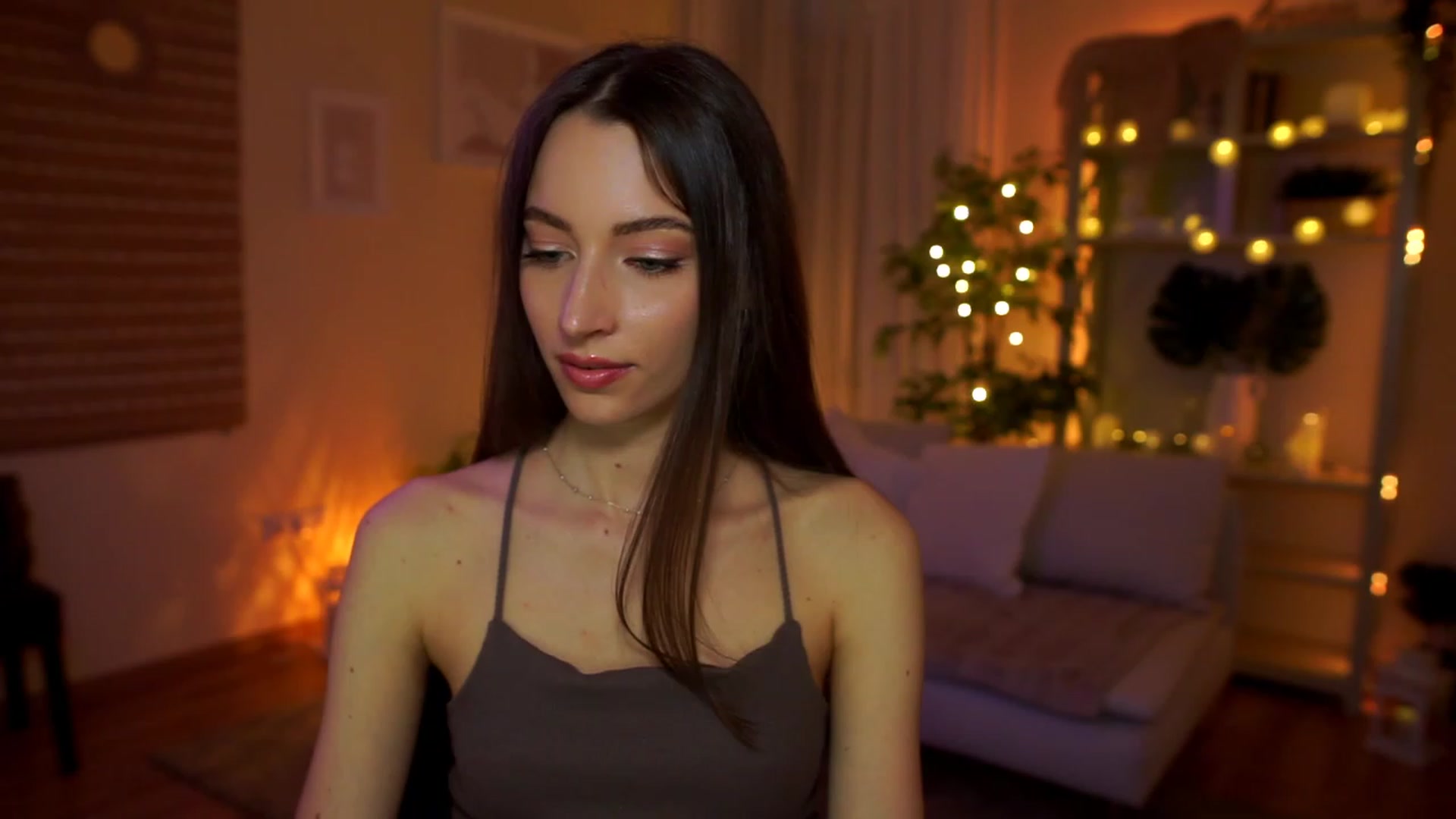Gallery image thumbnail from Emily_grey69's myfreecams stream on, 04/12/2023, 17:48 image 1 of 20
