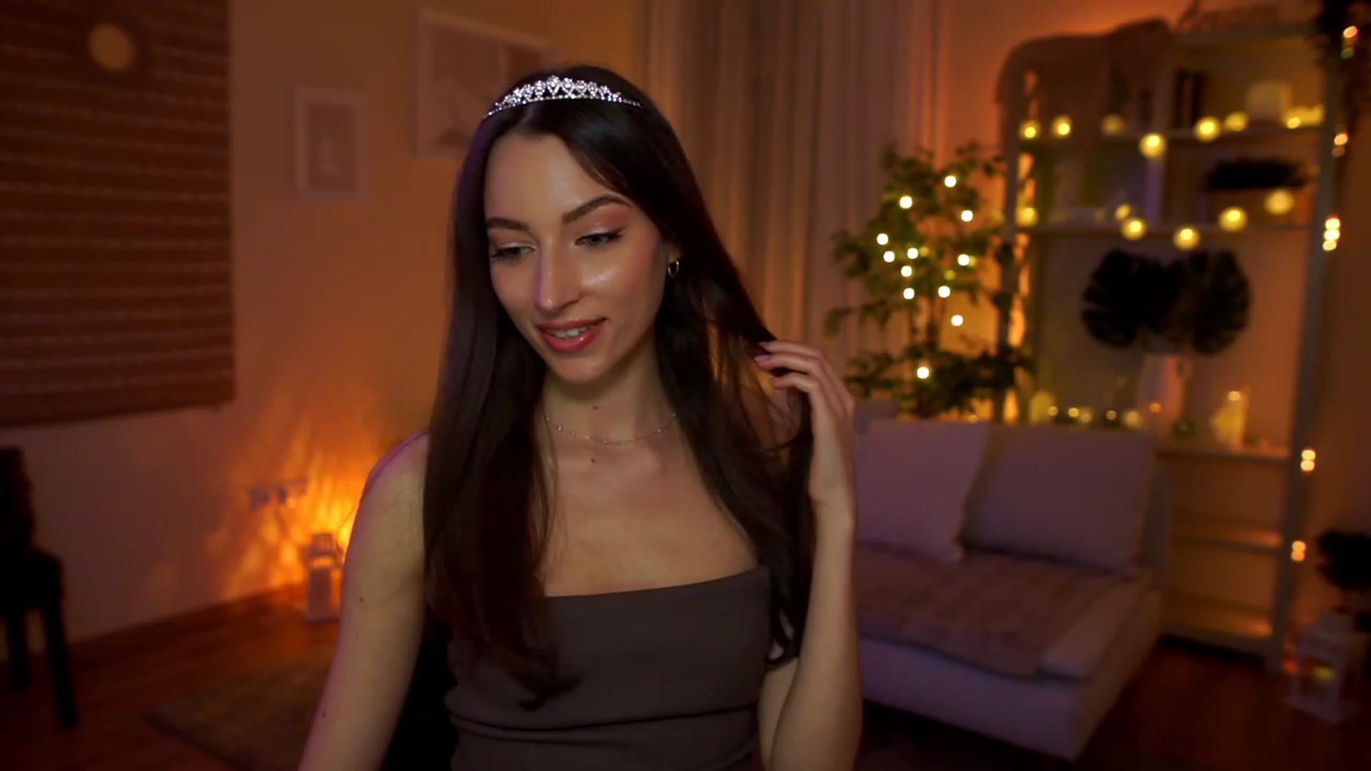 Gallery image thumbnail from Emily_grey69's myfreecams stream on, 04/12/2023, 17:48 image 11 of 20
