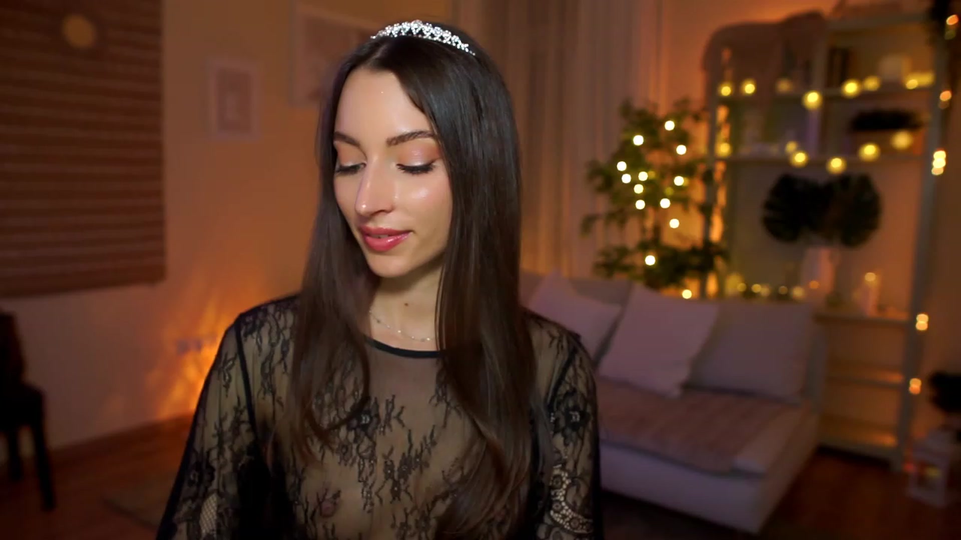 Gallery image thumbnail from Emily_grey69's myfreecams stream on, 04/12/2023, 19:04 image 17 of 20