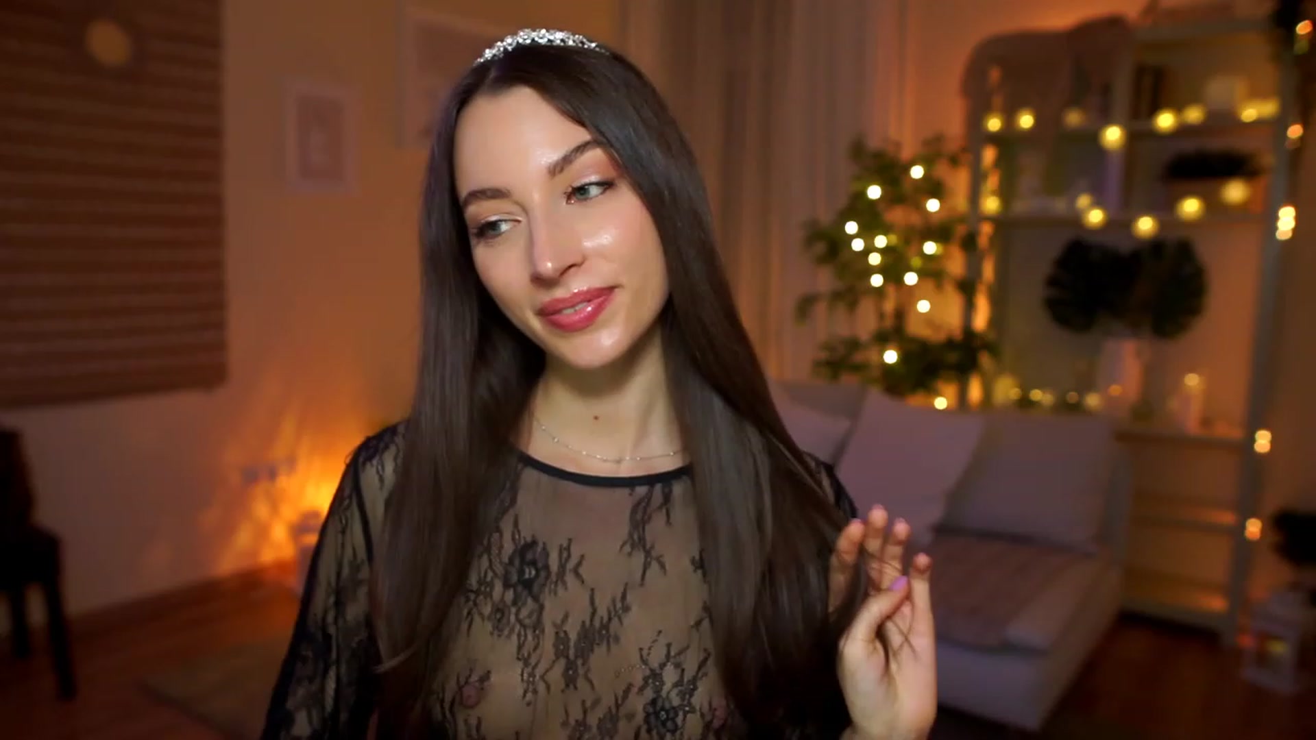 Gallery image thumbnail from Emily_grey69's myfreecams stream on, 04/12/2023, 19:04 image 19 of 20