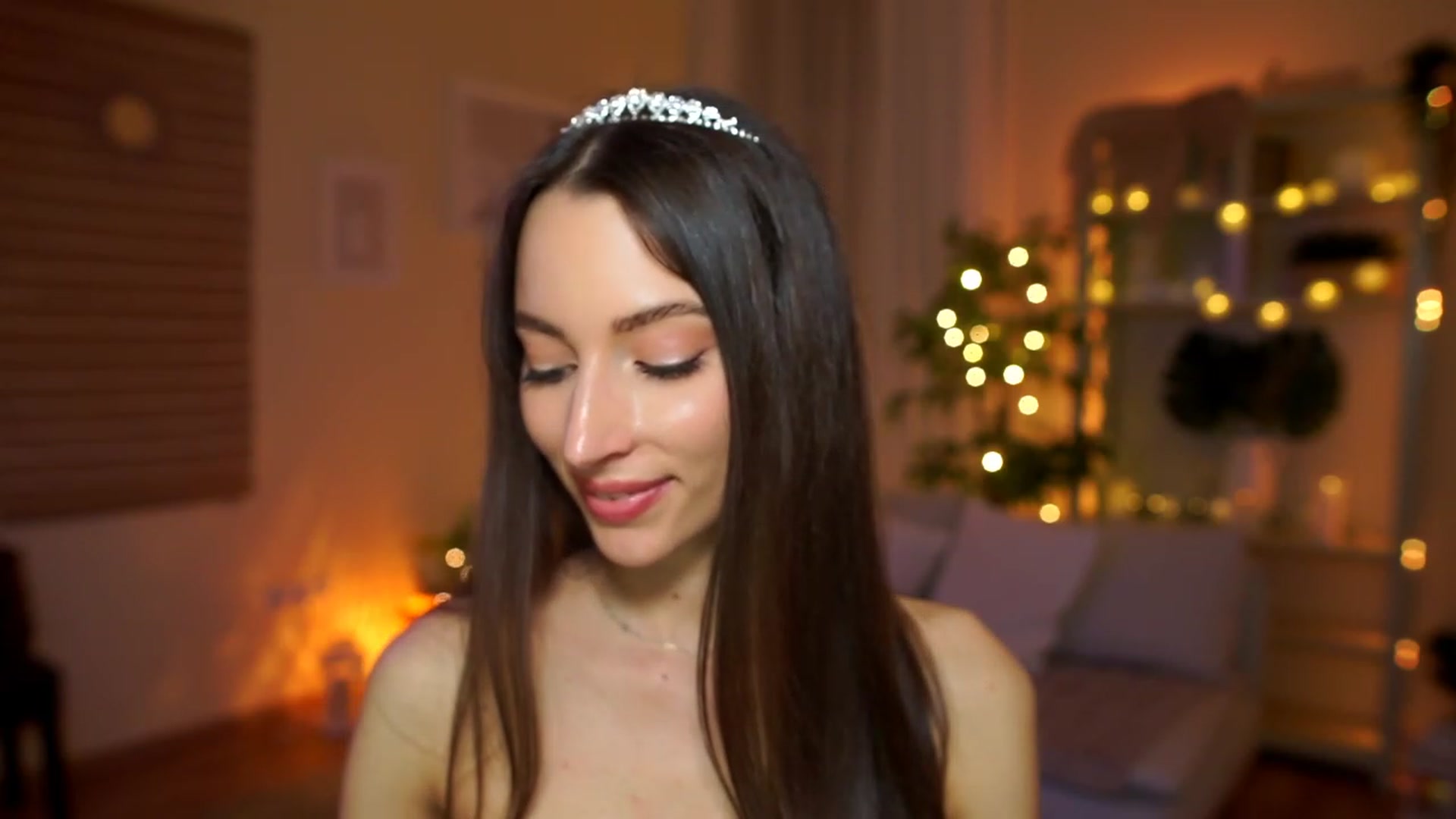Gallery image thumbnail from Emily_grey69's myfreecams stream on, 04/12/2023, 20:39 image 17 of 20