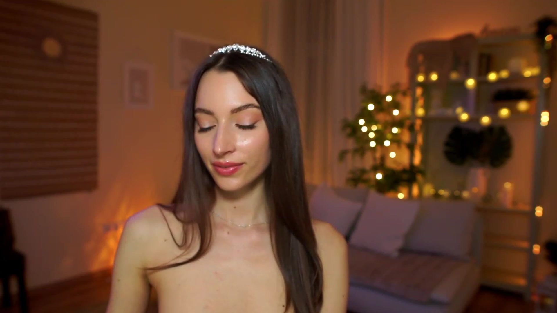 Gallery image thumbnail from Emily_grey69's myfreecams stream on, 04/12/2023, 20:39 image 16 of 20