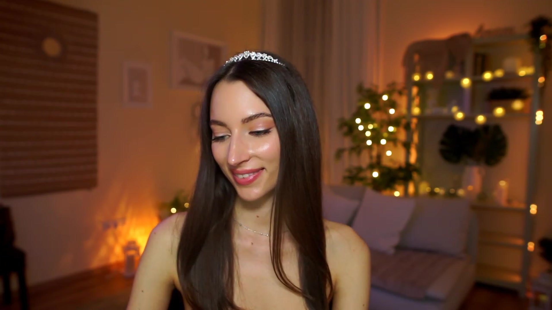 Gallery image thumbnail from Emily_grey69's myfreecams stream on, 04/12/2023, 20:39 image 19 of 20