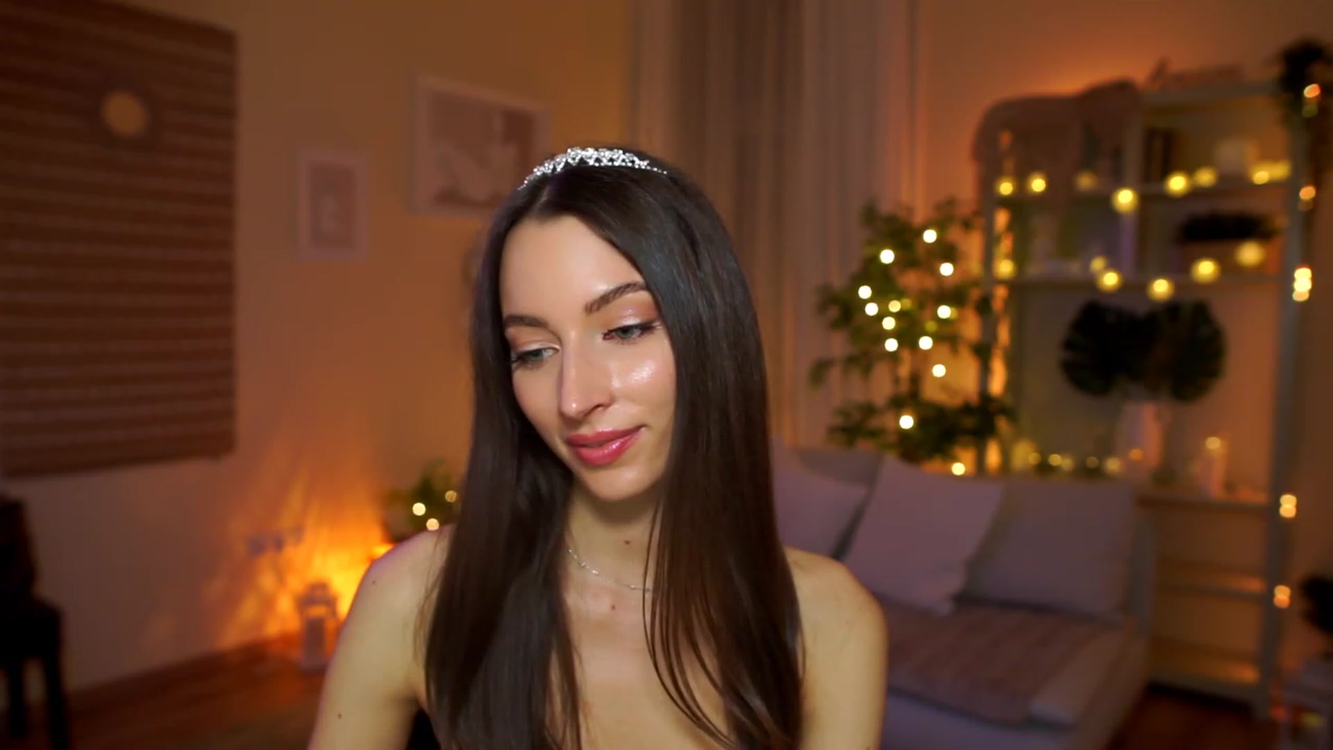 Gallery image thumbnail from Emily_grey69's myfreecams stream on, 04/12/2023, 20:39 image 20 of 20