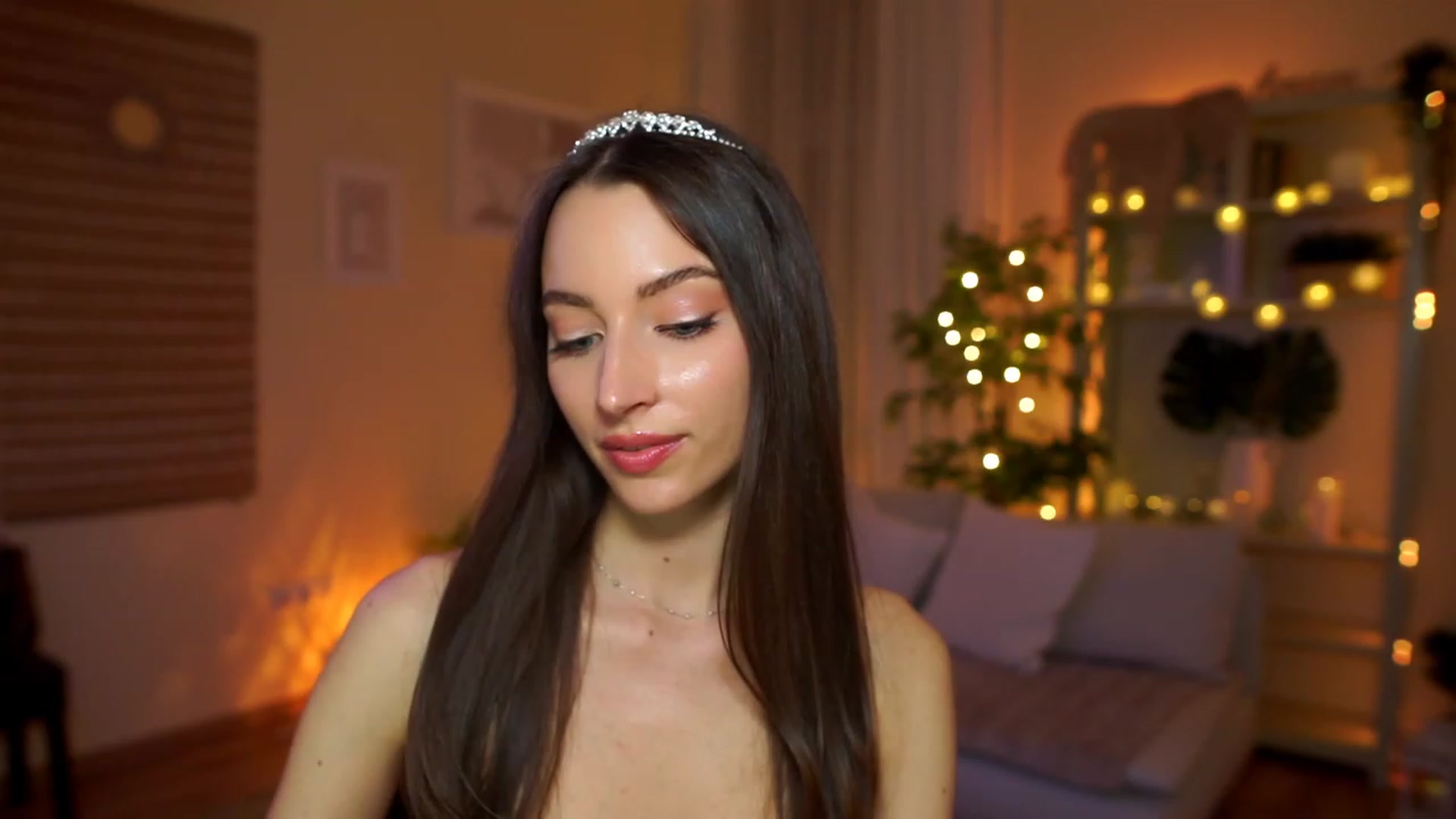 Gallery image thumbnail from Emily_grey69's myfreecams stream on, 04/12/2023, 20:39 image 5 of 20