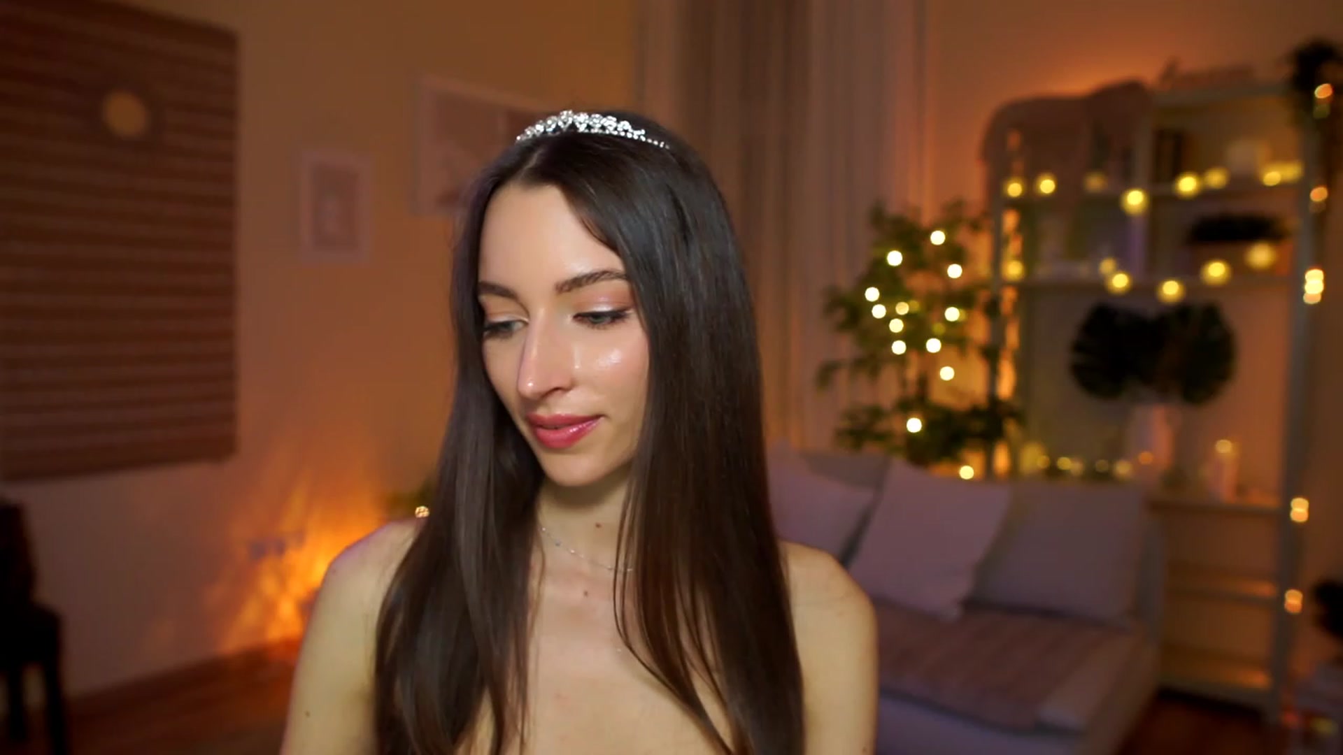 Gallery image thumbnail from Emily_grey69's myfreecams stream on, 04/12/2023, 20:39 image 10 of 20