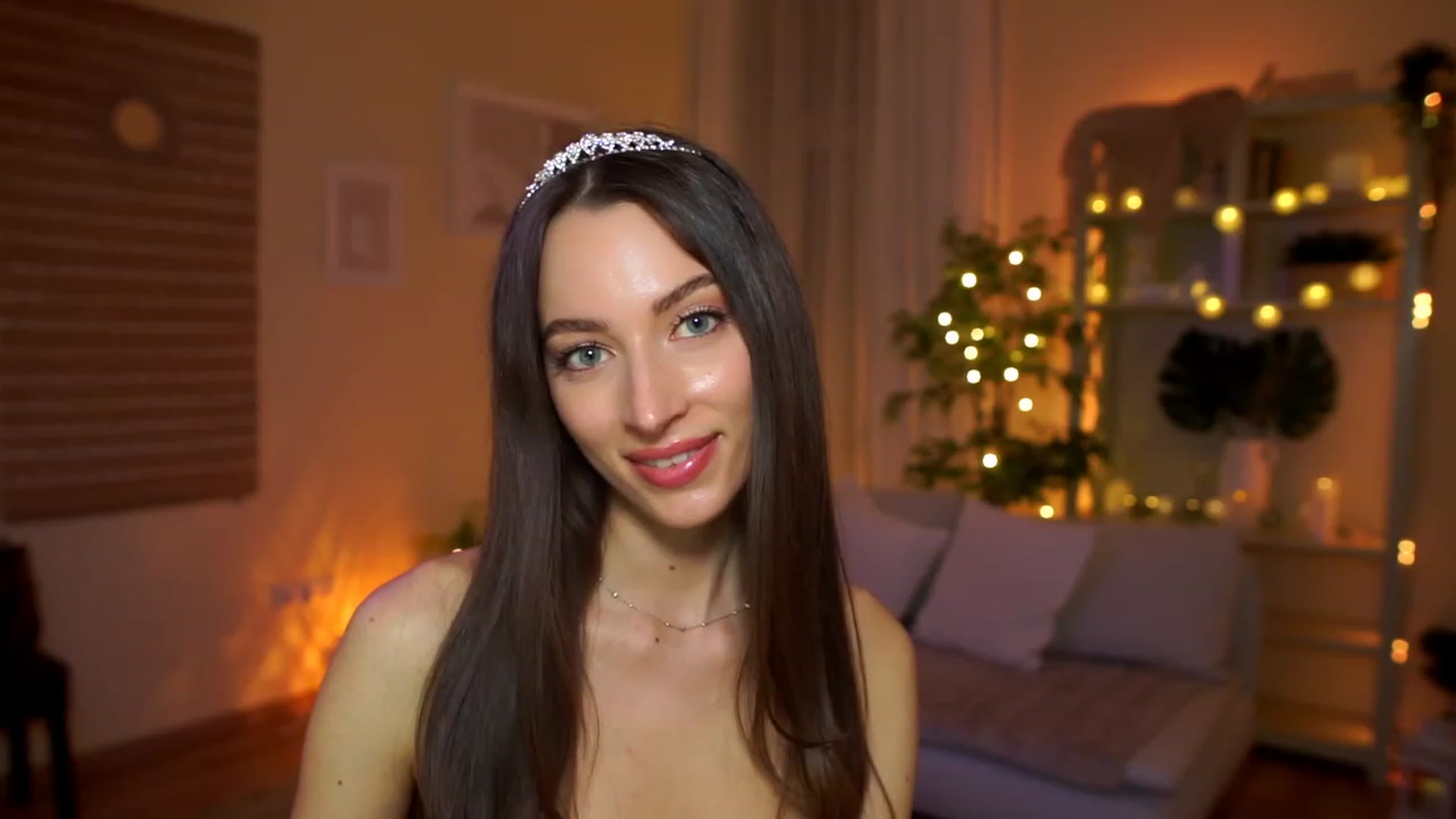 Gallery image thumbnail from Emily_grey69's myfreecams stream on, 04/12/2023, 20:39 image 4 of 20