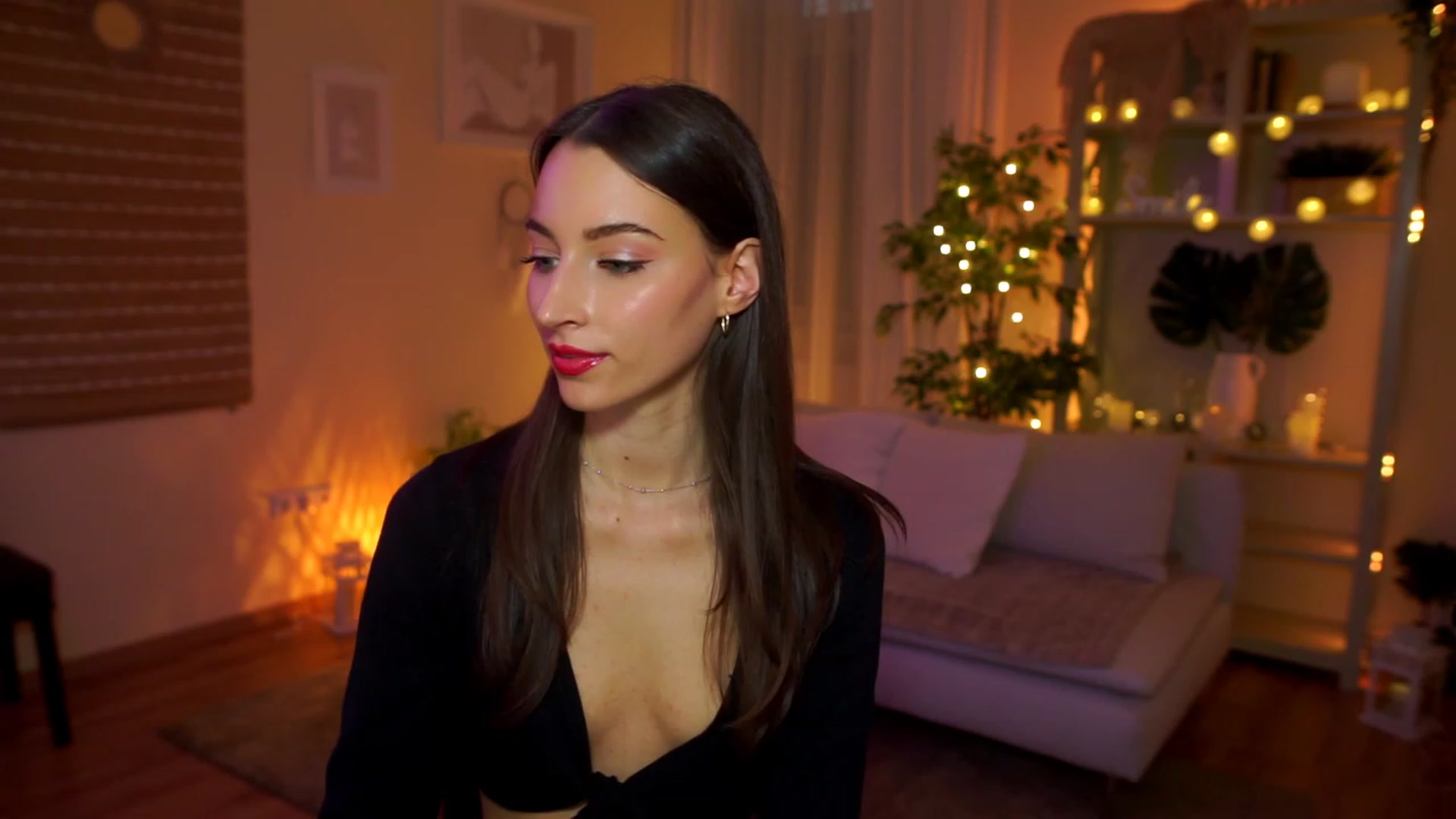 Gallery image thumbnail from Emily_grey69's myfreecams stream on, 04/13/2023, 11:53 image 19 of 20