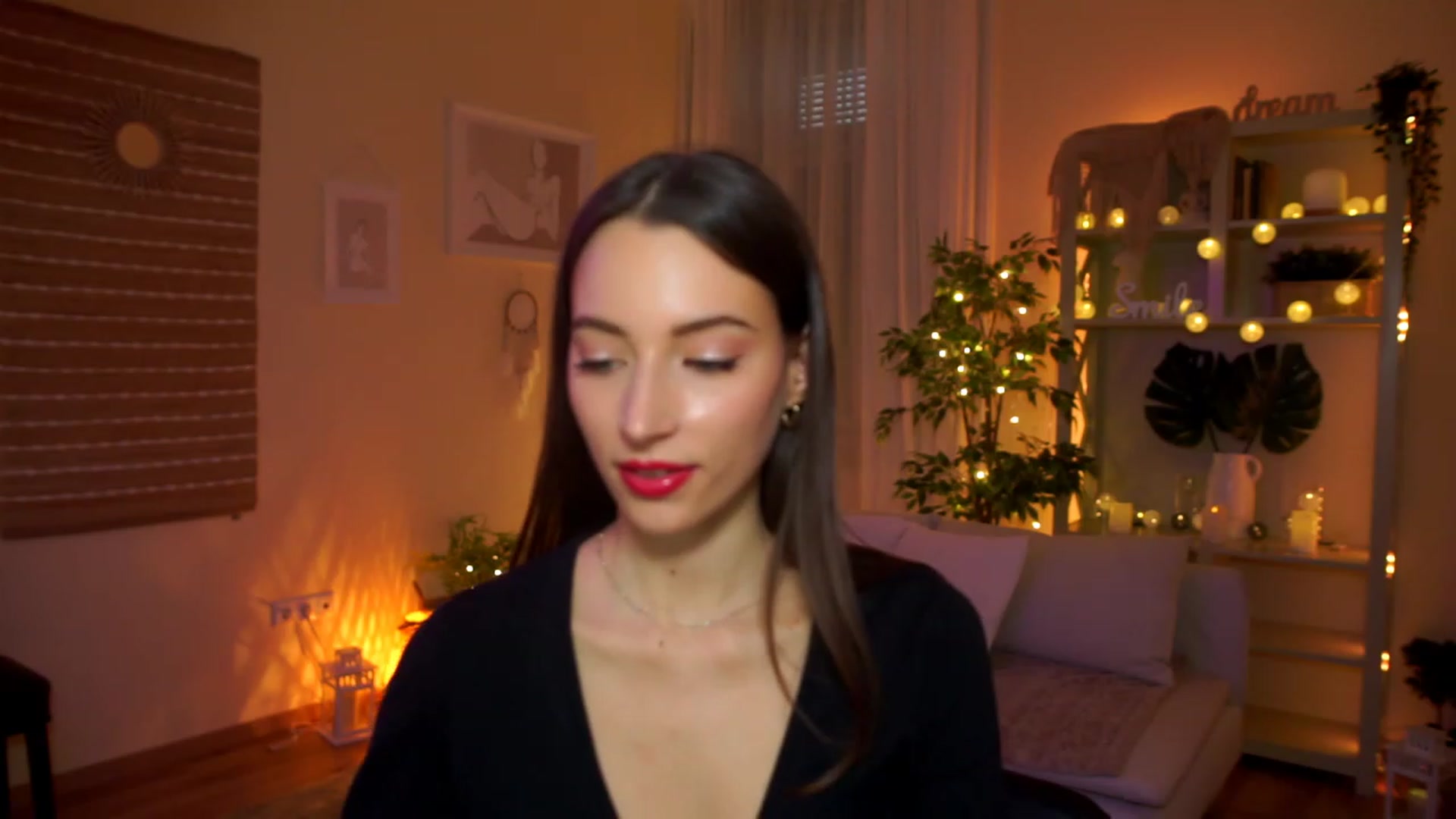 Gallery image thumbnail from Emily_grey69's myfreecams stream on, 04/13/2023, 11:53 image 6 of 20