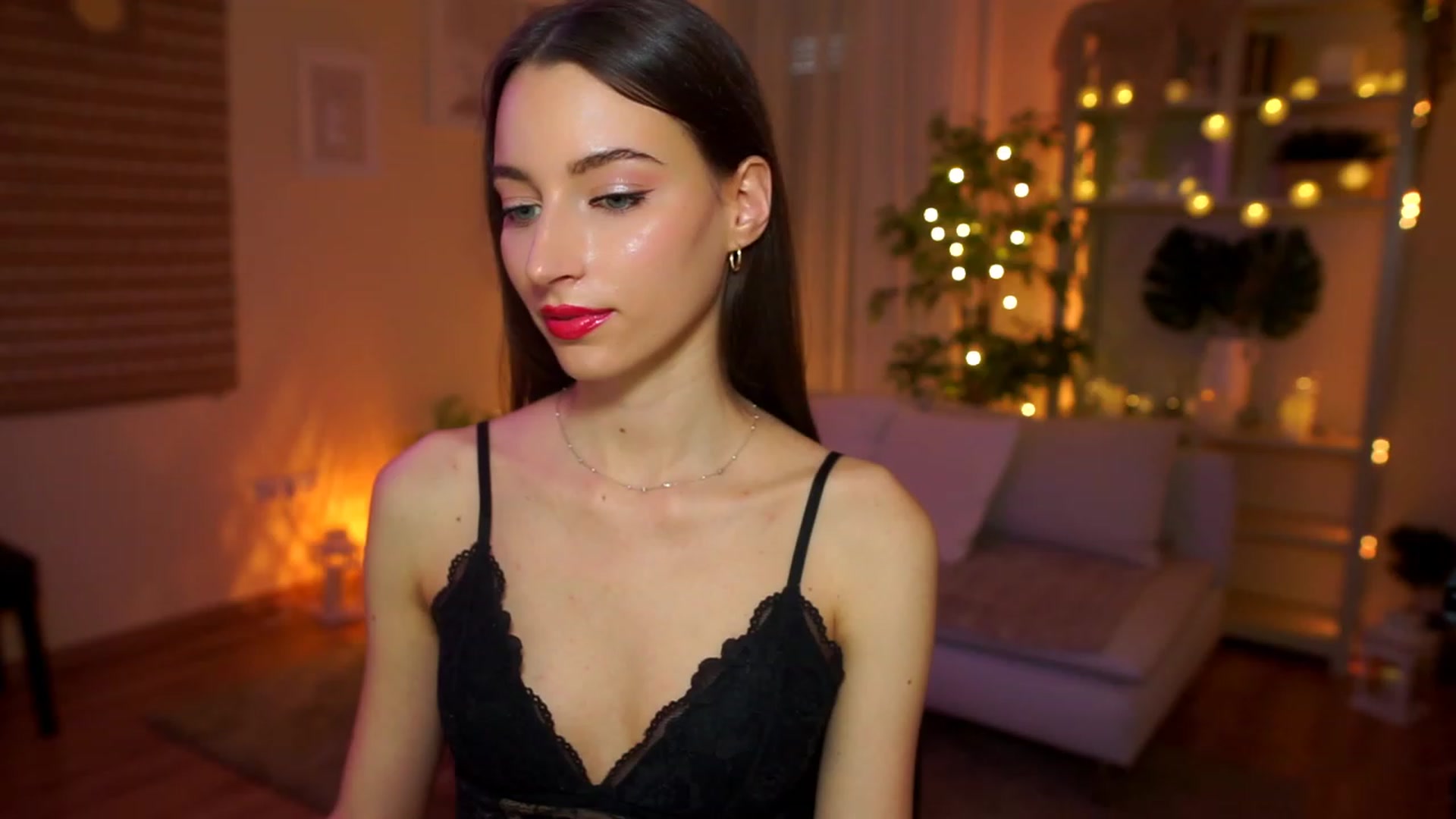 Gallery image thumbnail from Emily_grey69's myfreecams stream on, 04/13/2023, 13:33 image 18 of 20