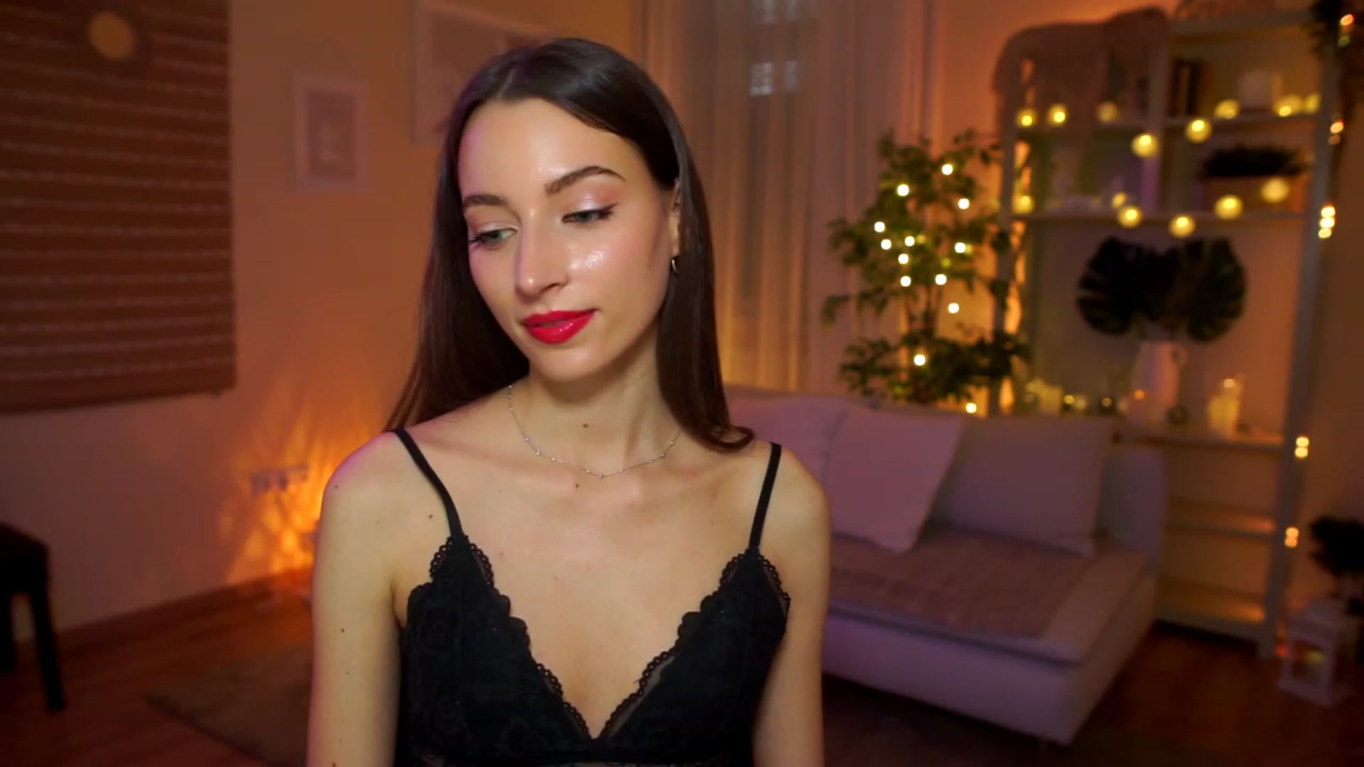 Gallery image thumbnail from Emily_grey69's myfreecams stream on, 04/13/2023, 13:33 image 8 of 20