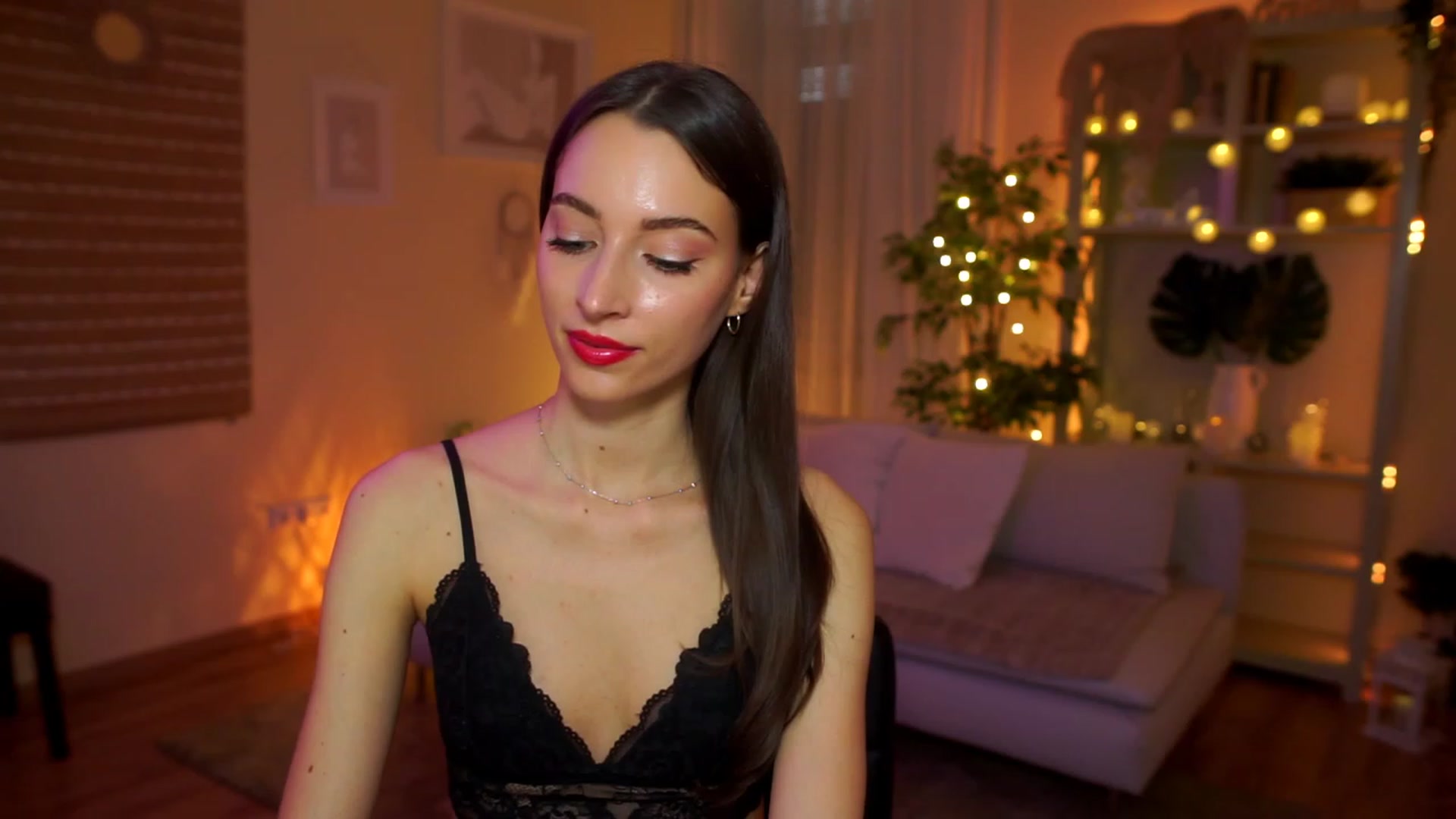Gallery image thumbnail from Emily_grey69's myfreecams stream on, 04/13/2023, 13:33 image 10 of 20