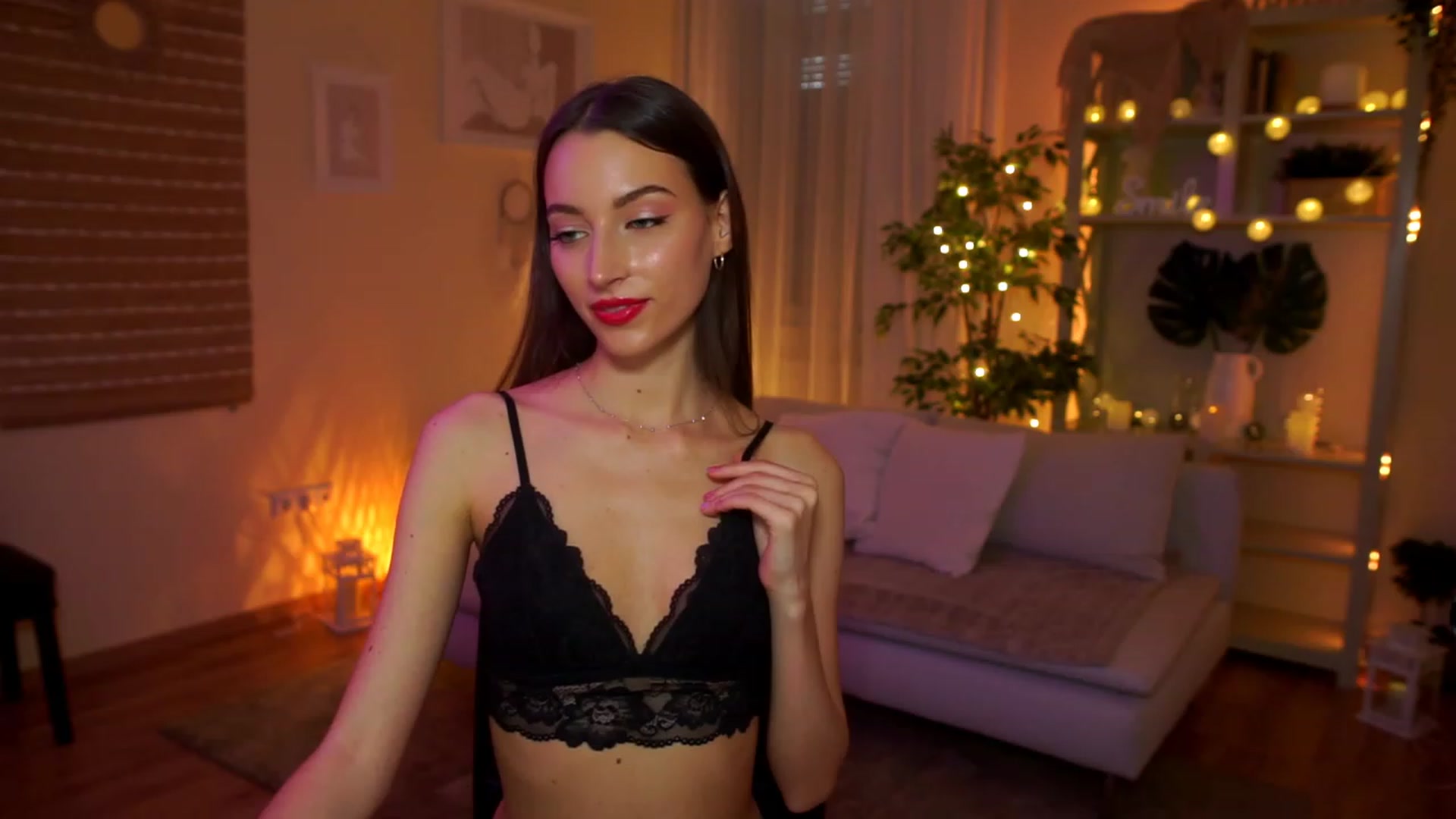 Gallery image thumbnail from Emily_grey69's myfreecams stream on, 04/13/2023, 13:33 image 4 of 20