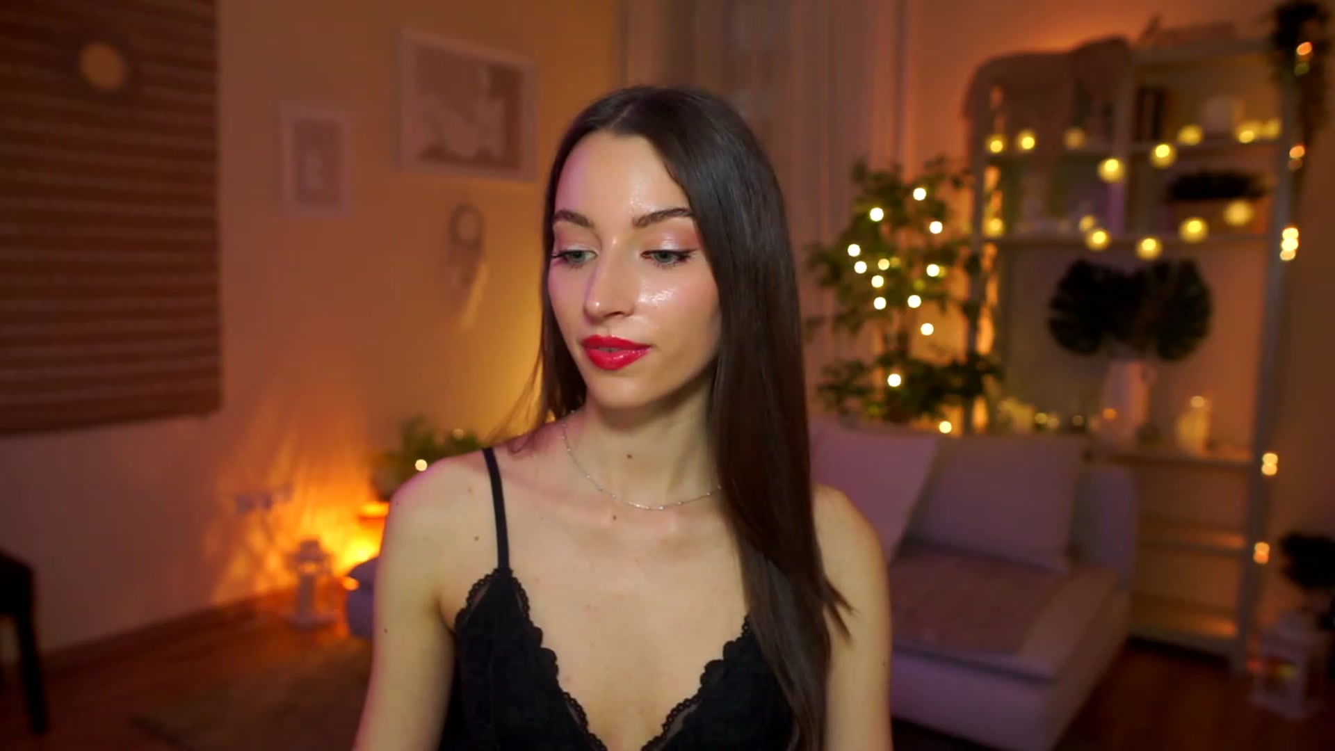 Gallery image thumbnail from Emily_grey69's myfreecams stream on, 04/13/2023, 14:21 image 7 of 20
