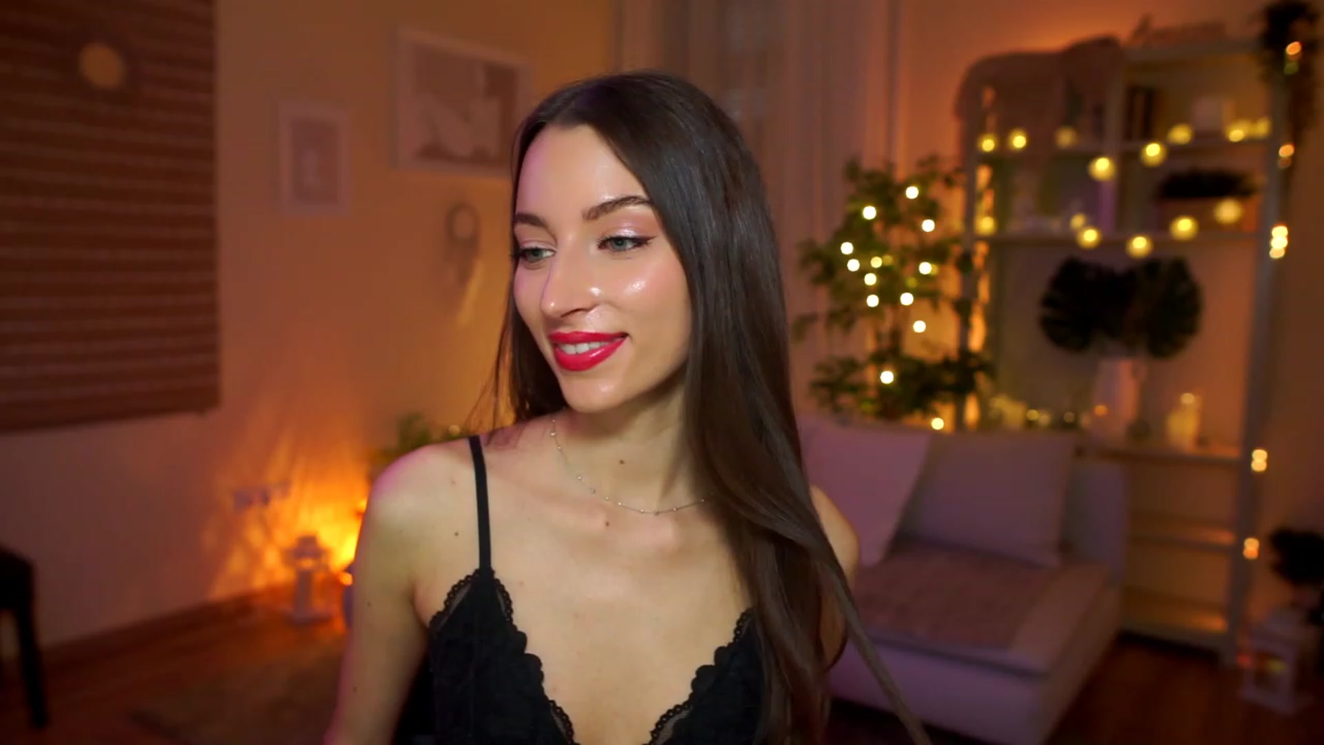 Gallery image thumbnail from Emily_grey69's myfreecams stream on, 04/13/2023, 14:21 image 4 of 20