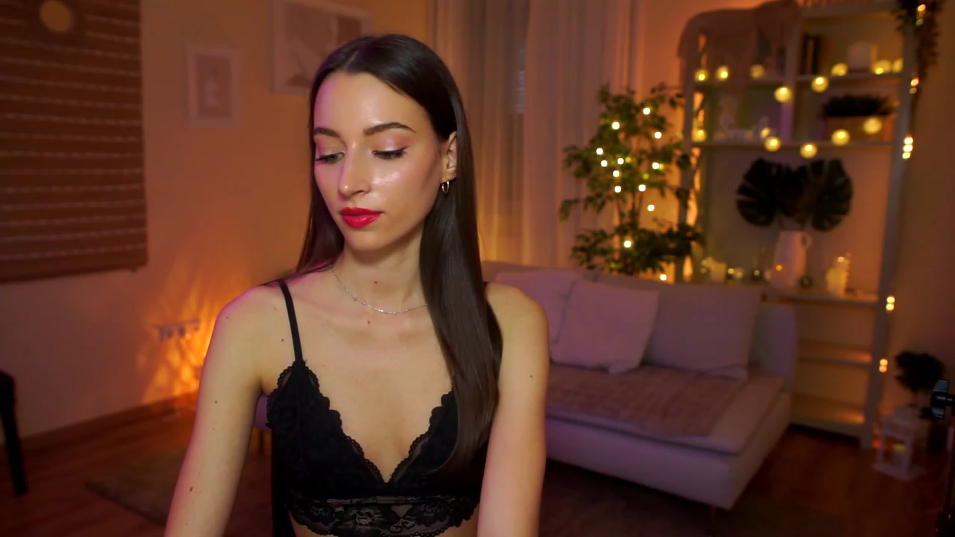 Gallery image thumbnail from Emily_grey69's myfreecams stream on, 04/13/2023, 14:57 image 3 of 20