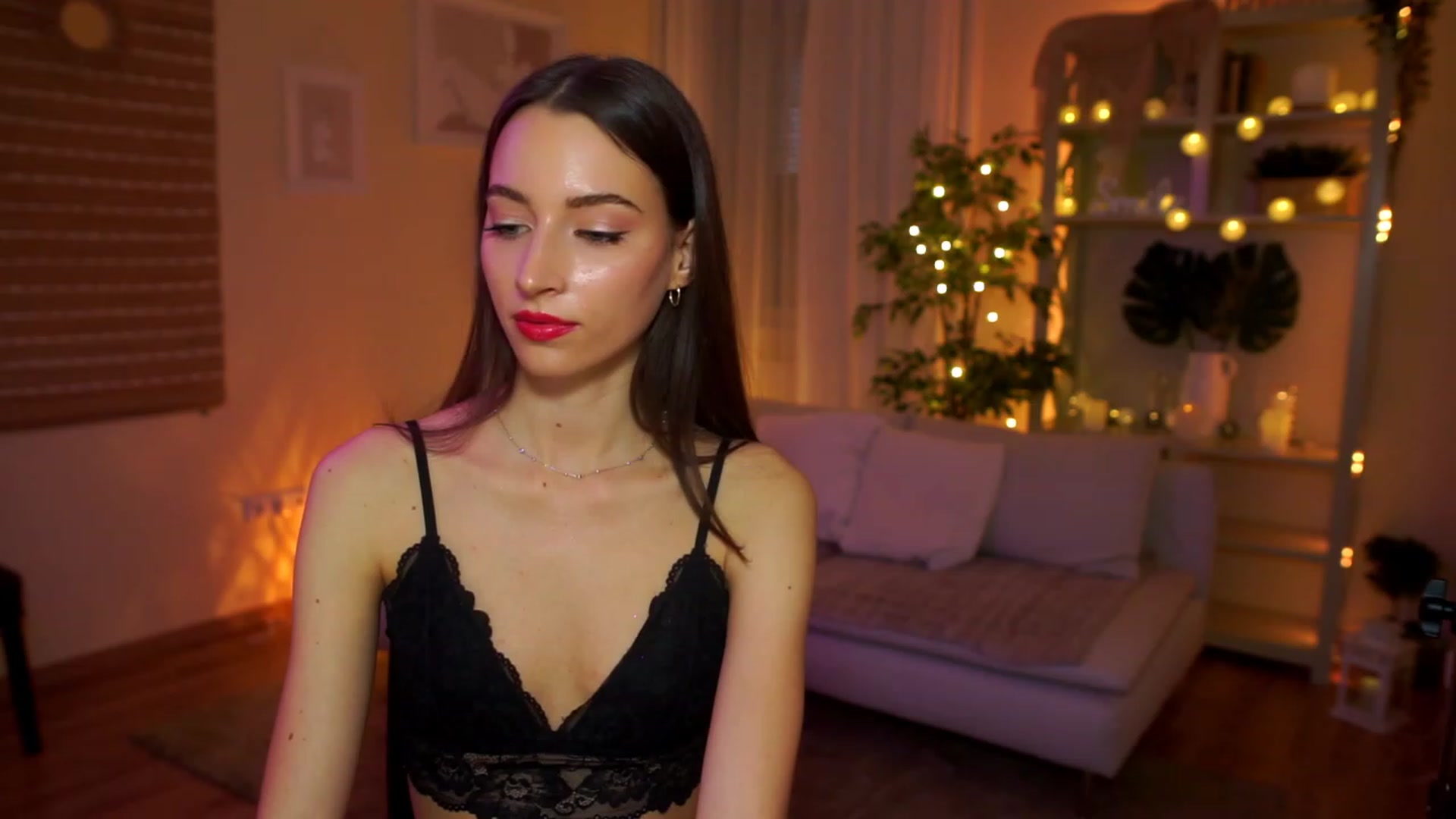 Gallery image thumbnail from Emily_grey69's myfreecams stream on, 04/13/2023, 14:57 image 11 of 20