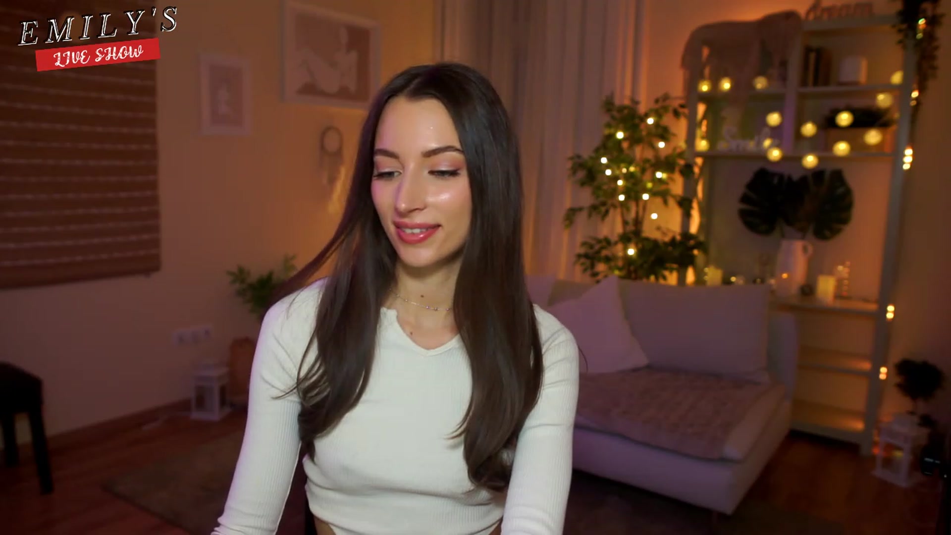 Gallery image thumbnail from Emily_grey69's myfreecams stream on, 04/14/2023, 17:03 image 16 of 20