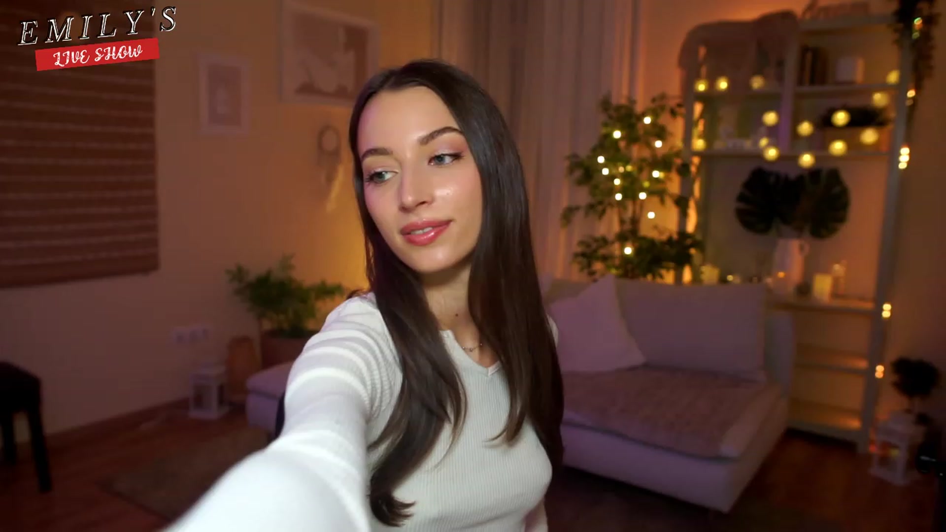 Gallery image thumbnail from Emily_grey69's myfreecams stream on, 04/14/2023, 17:39 image 8 of 20