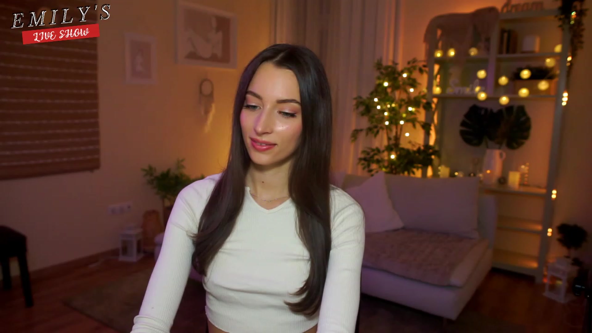 Gallery image thumbnail from Emily_grey69's myfreecams stream on, 04/14/2023, 17:39 image 16 of 20