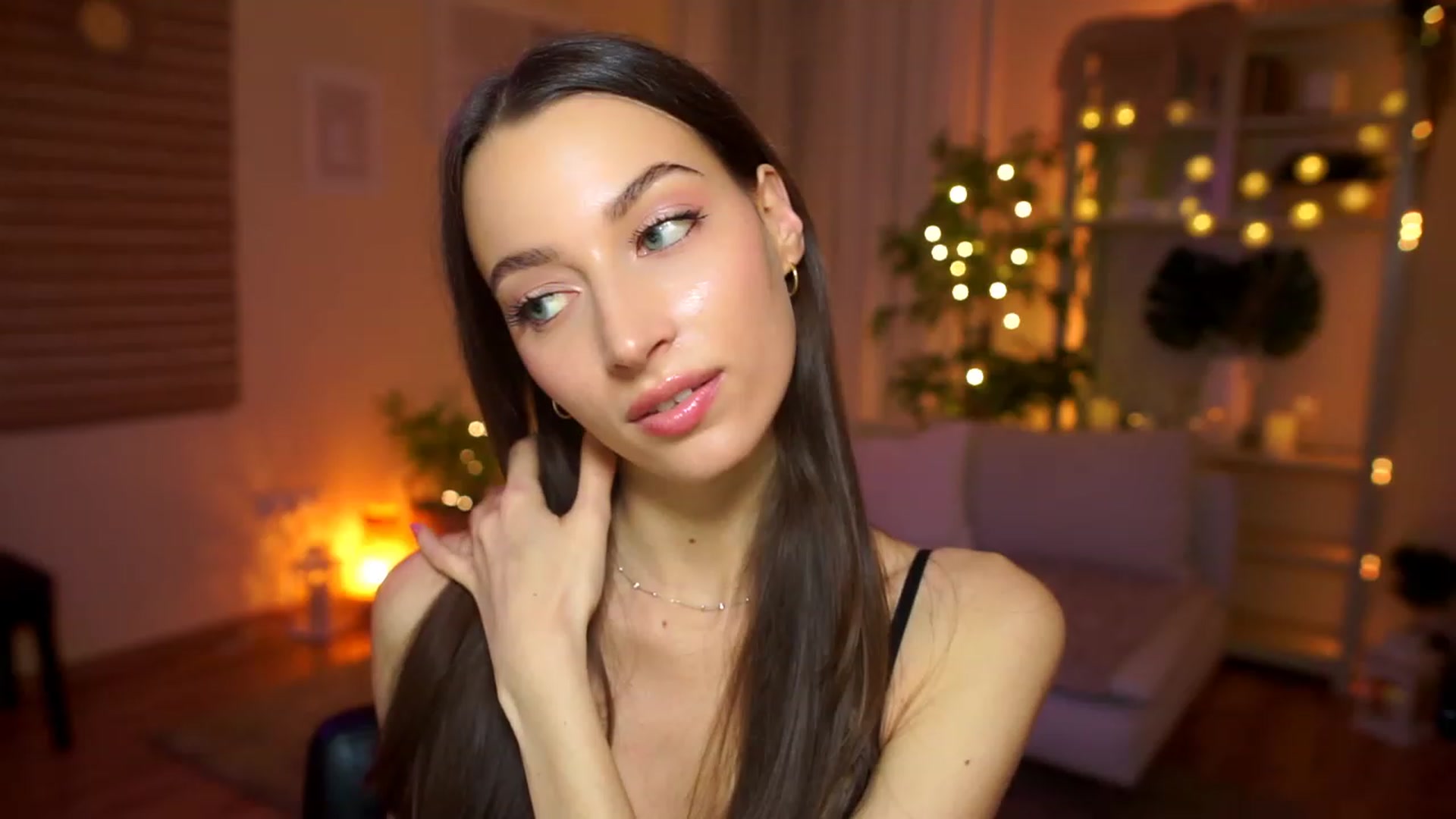 Gallery image thumbnail from Emily_grey69's myfreecams stream on, 04/14/2023, 20:52 image 6 of 20