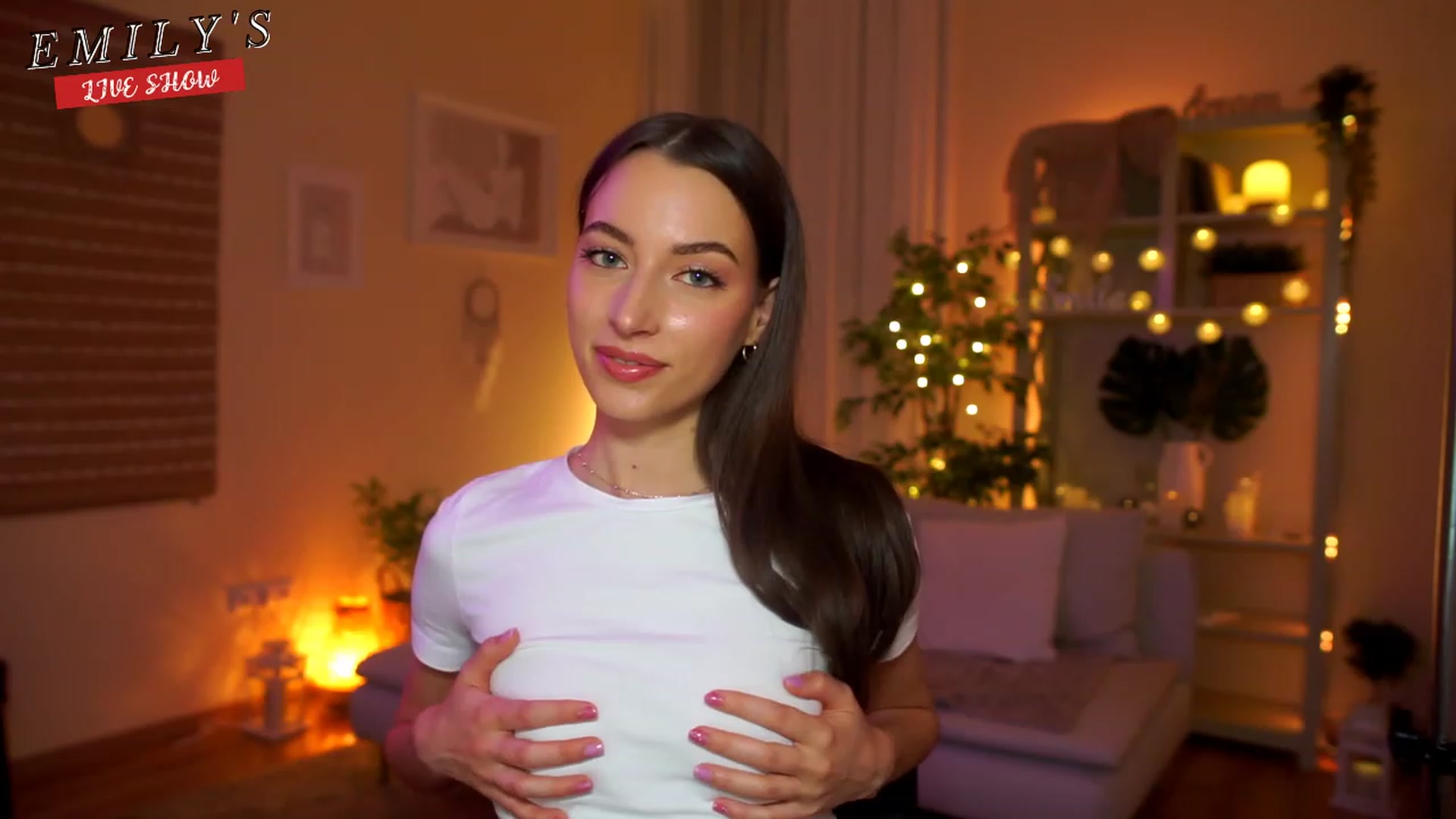 Gallery image thumbnail from Emily_grey69's myfreecams stream on, 04/17/2023, 17:23 image 3 of 20