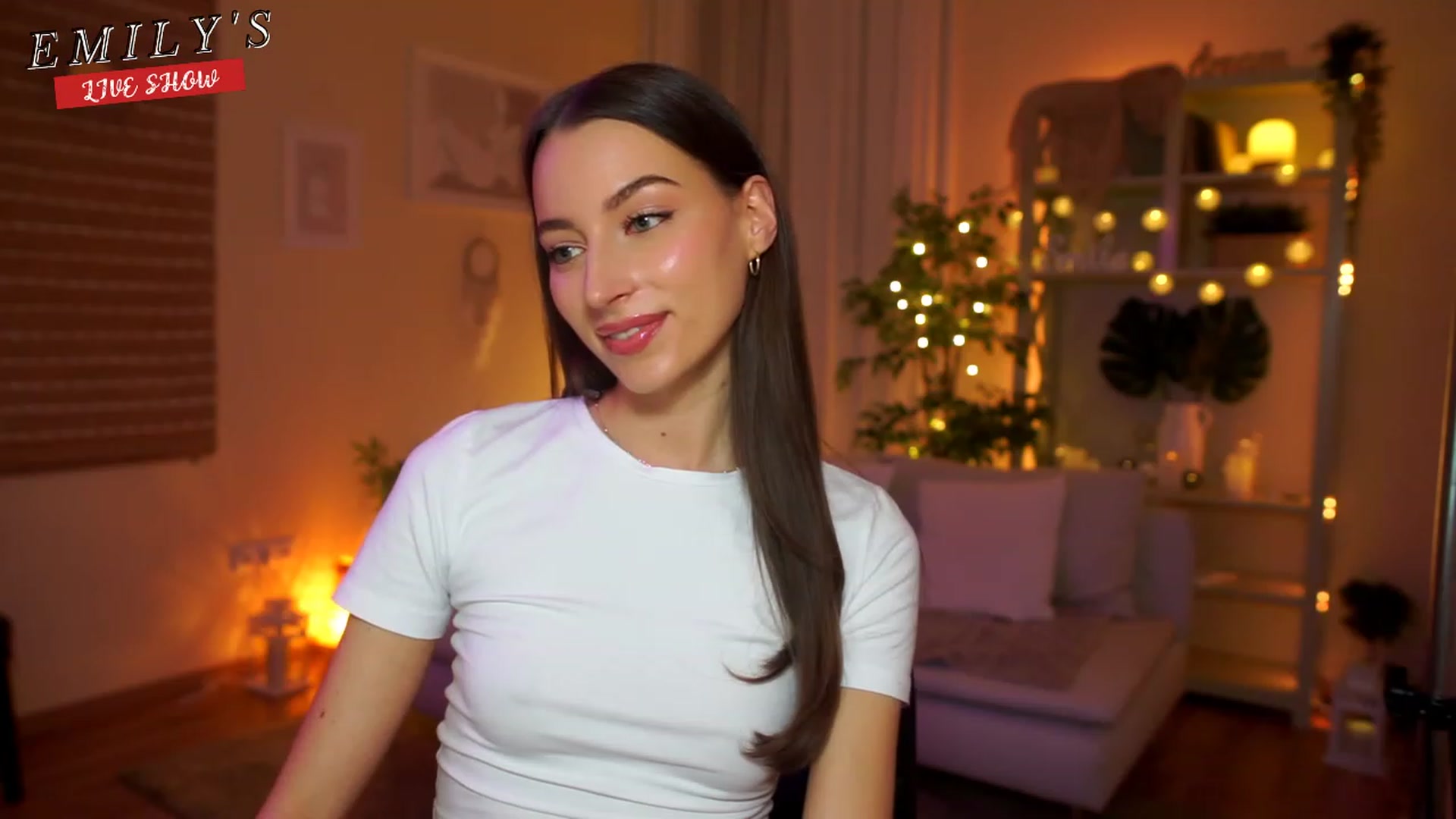 Gallery image thumbnail from Emily_grey69's myfreecams stream on, 04/17/2023, 17:23 image 10 of 20