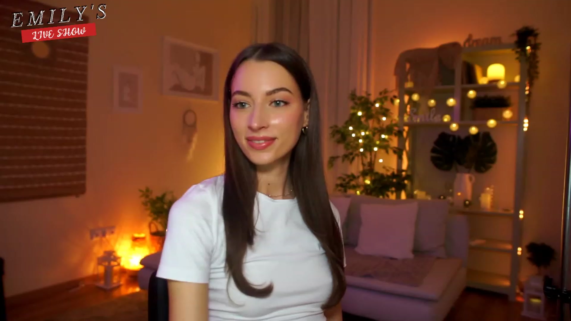 Gallery image thumbnail from Emily_grey69's myfreecams stream on, 04/17/2023, 17:23 image 4 of 20