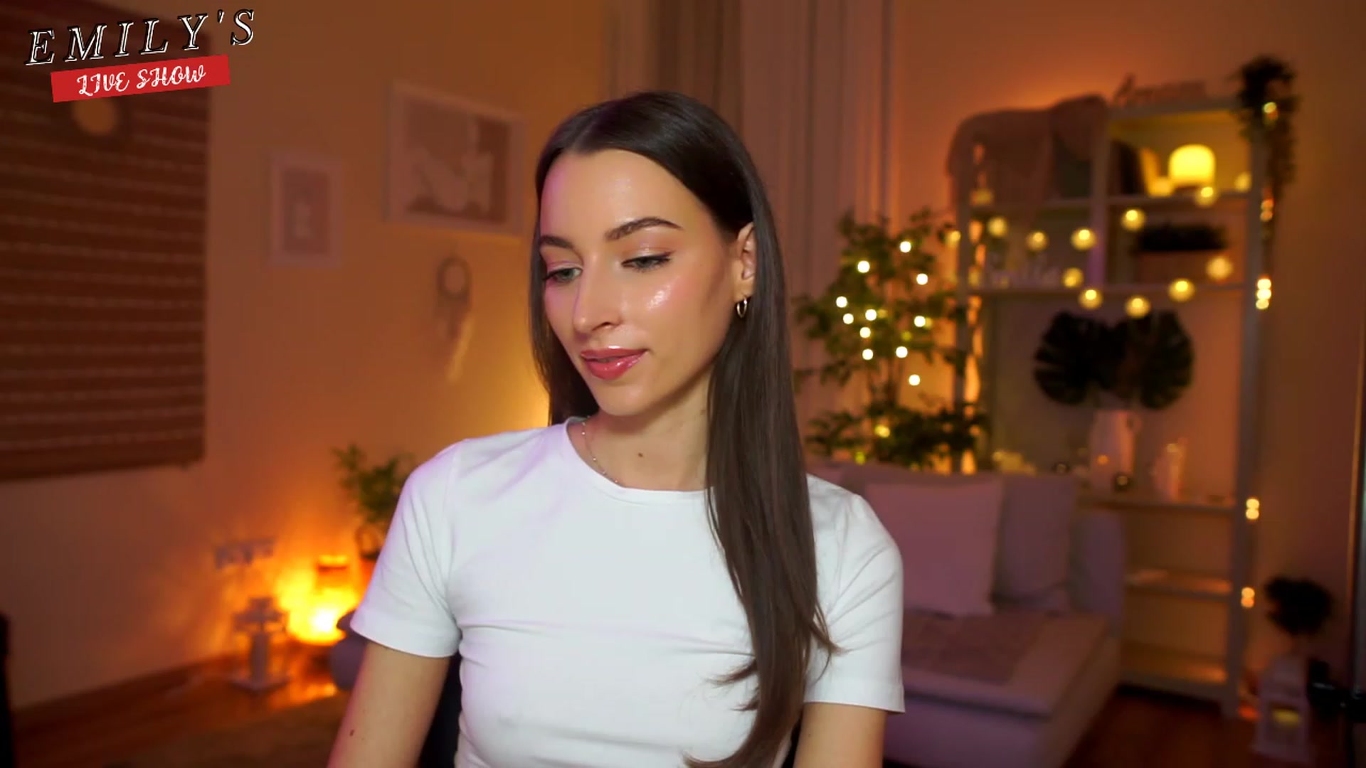 Gallery image thumbnail from Emily_grey69's myfreecams stream on, 04/17/2023, 17:53 image 15 of 20