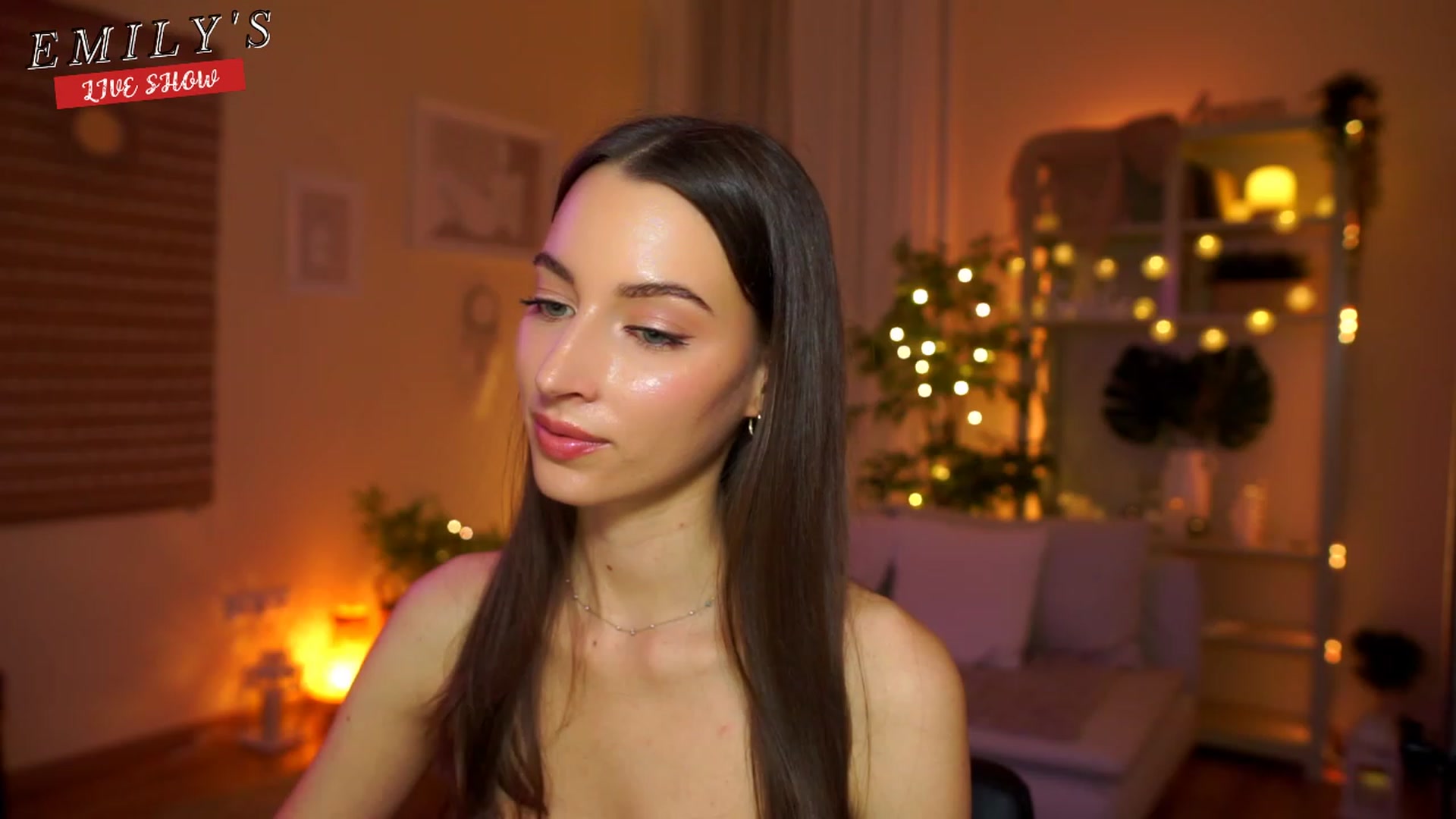 Gallery image thumbnail from Emily_grey69's myfreecams stream on, 04/17/2023, 20:51 image 17 of 20